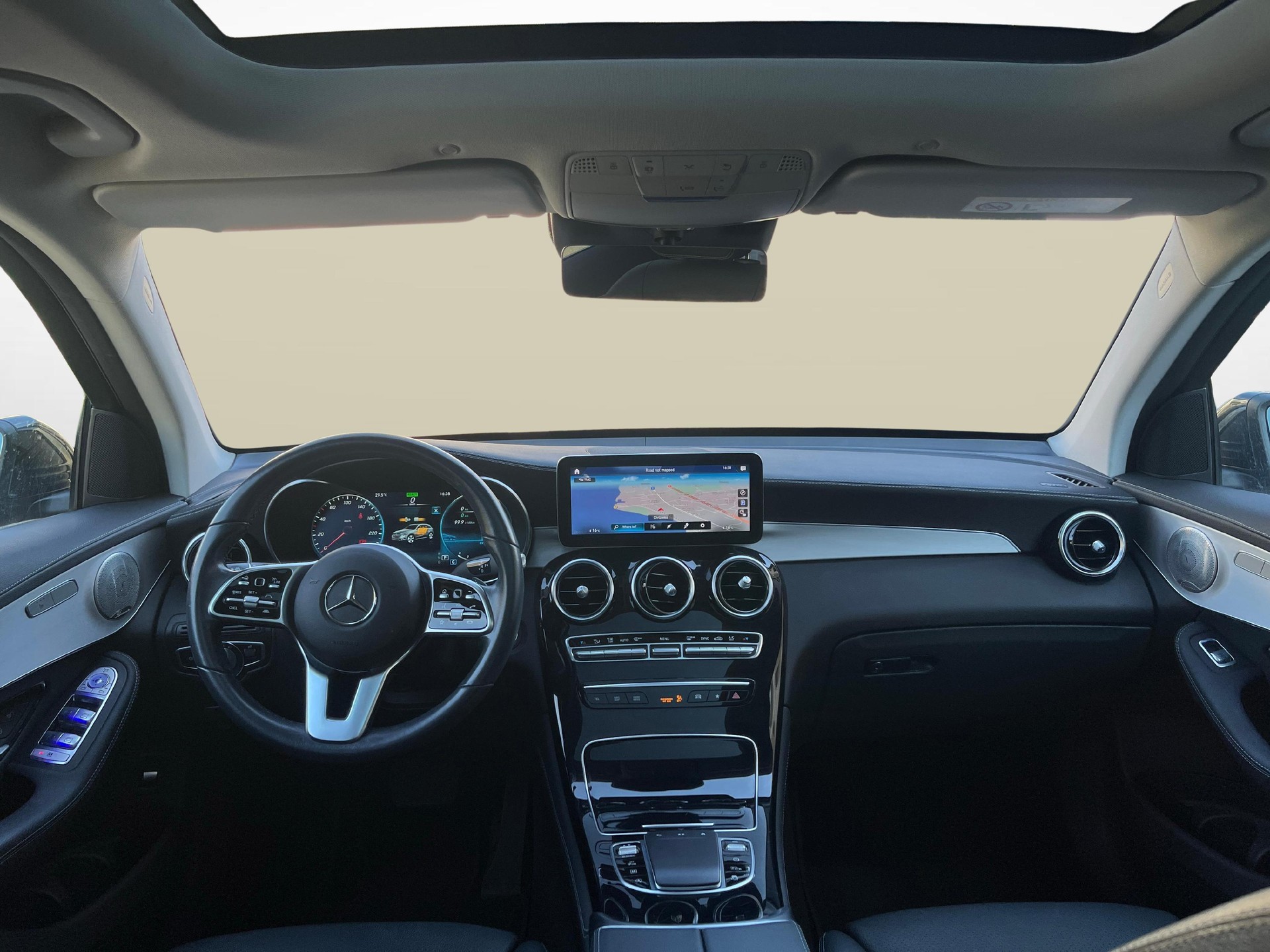 MERCEDES-BENZ GLC 300 4MATIC AMG Line-image-8