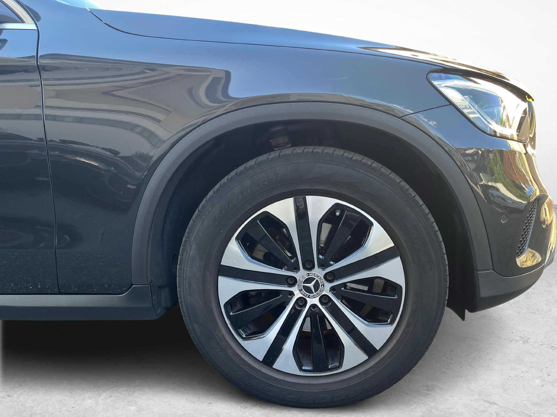 MERCEDES-BENZ GLC 300 4MATIC AMG Line-image-12