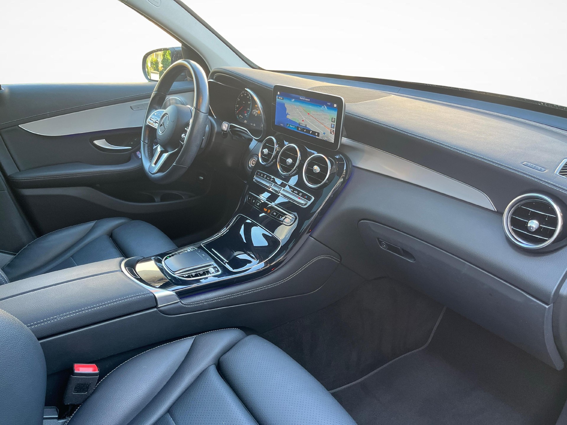 MERCEDES-BENZ GLC 300 4MATIC AMG Line-image-9
