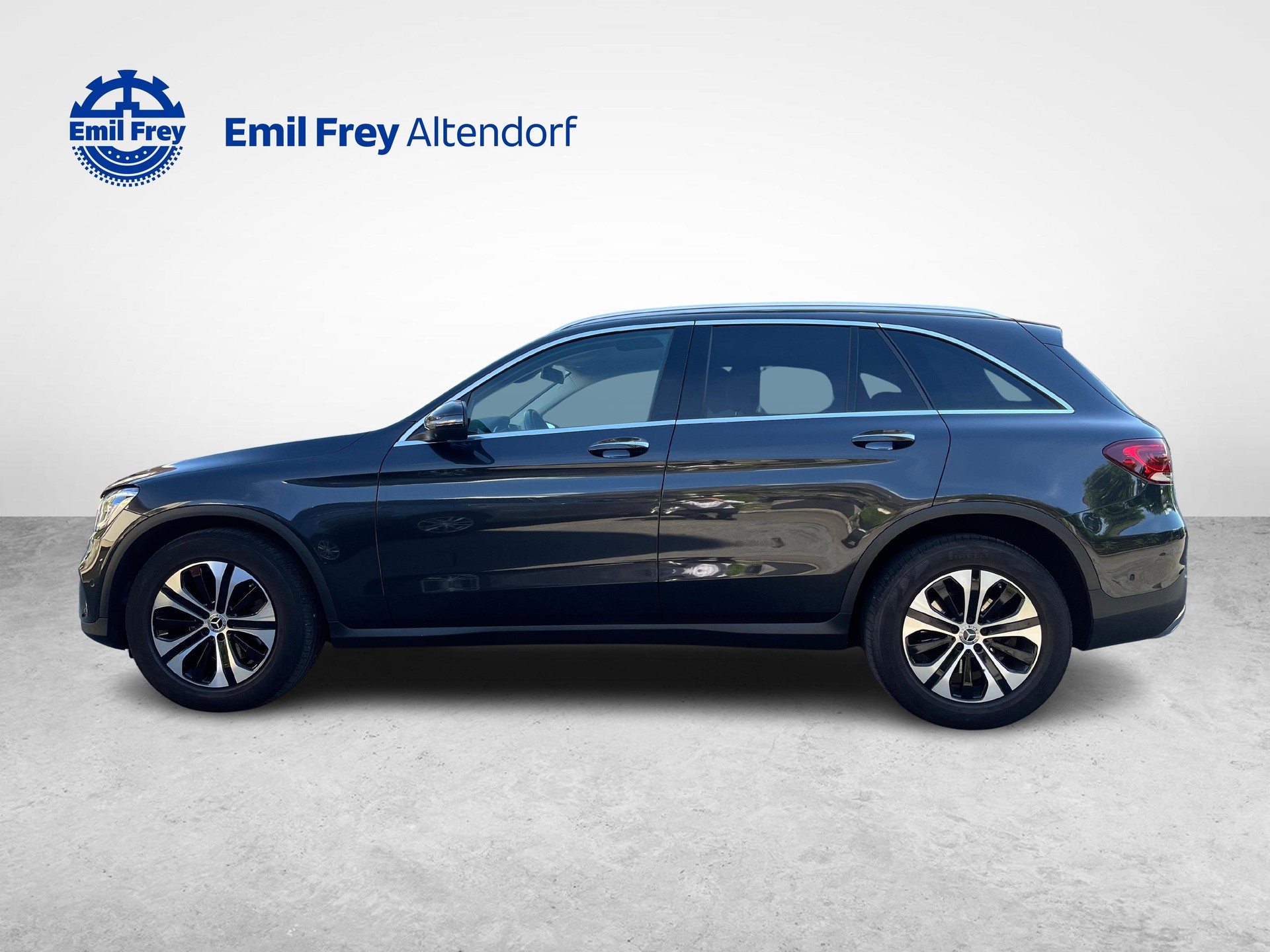 MERCEDES-BENZ GLC 300 4MATIC AMG Line-showroom-element-1