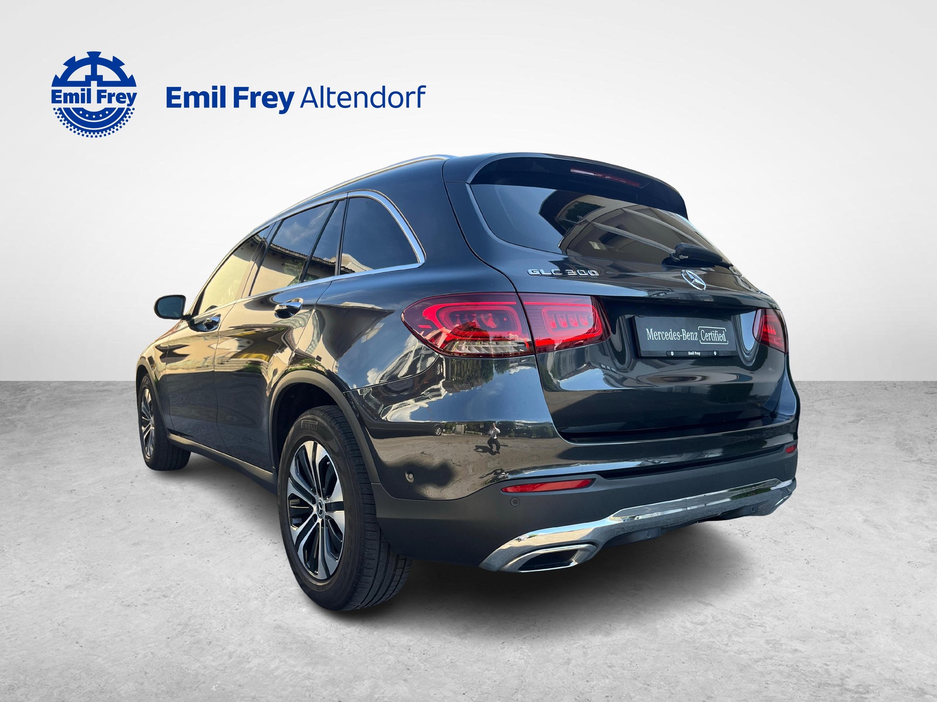 MERCEDES-BENZ GLC 300 4MATIC AMG Line-showroom-element-2