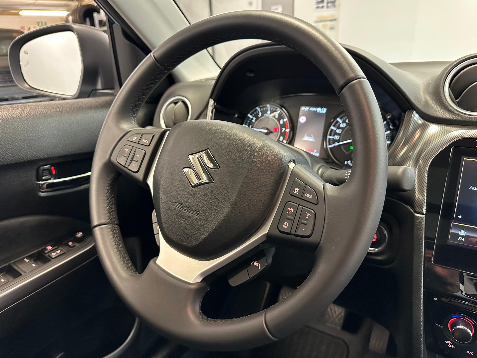 SUZUKI Vitara 1.4 T Compact Top Hybrid 4x4-image-6