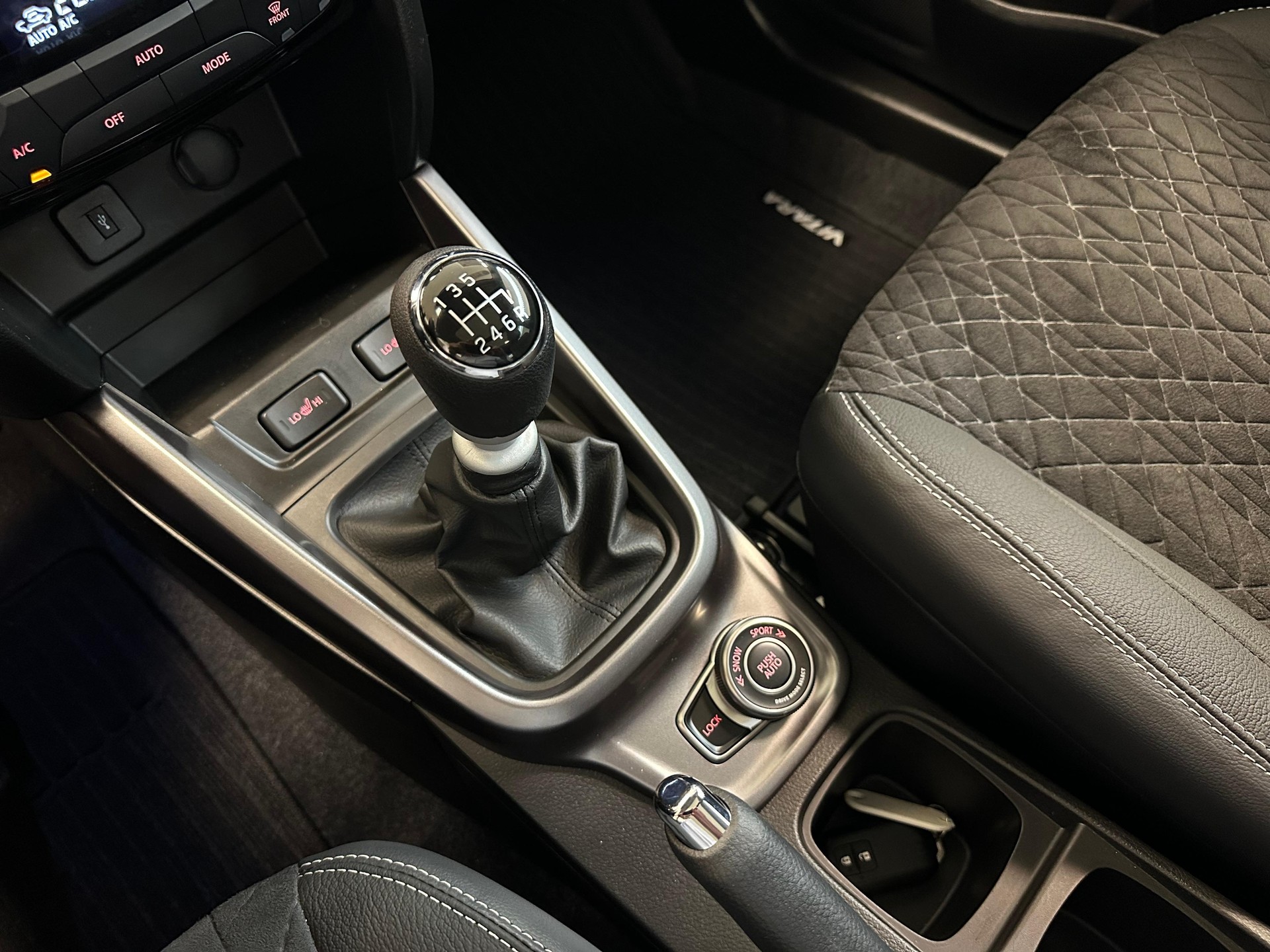 SUZUKI Vitara 1.4 T Compact Top Hybrid 4x4-image-8