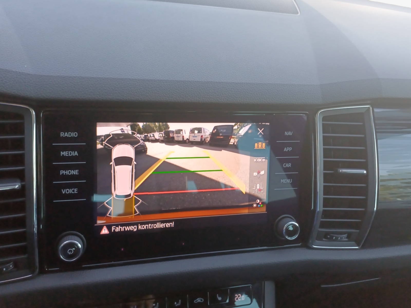 SKODA Kodiaq 2.0 TDI SCR Drive 4x4 DSG-image-15
