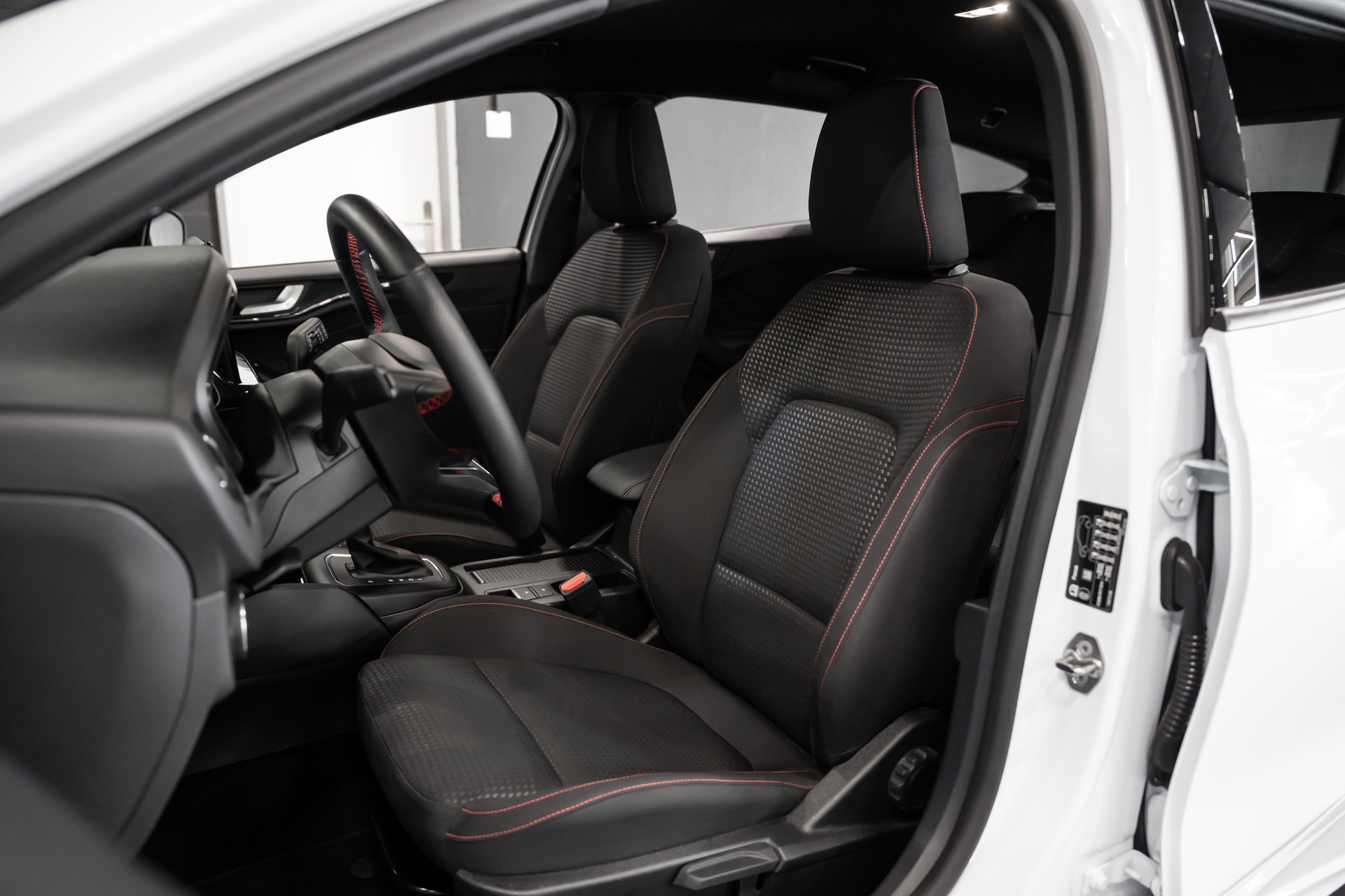 FORD Focus 1.0 MHEV ST-Line Automat / CH Auto / Tempomat uvm..-image-11