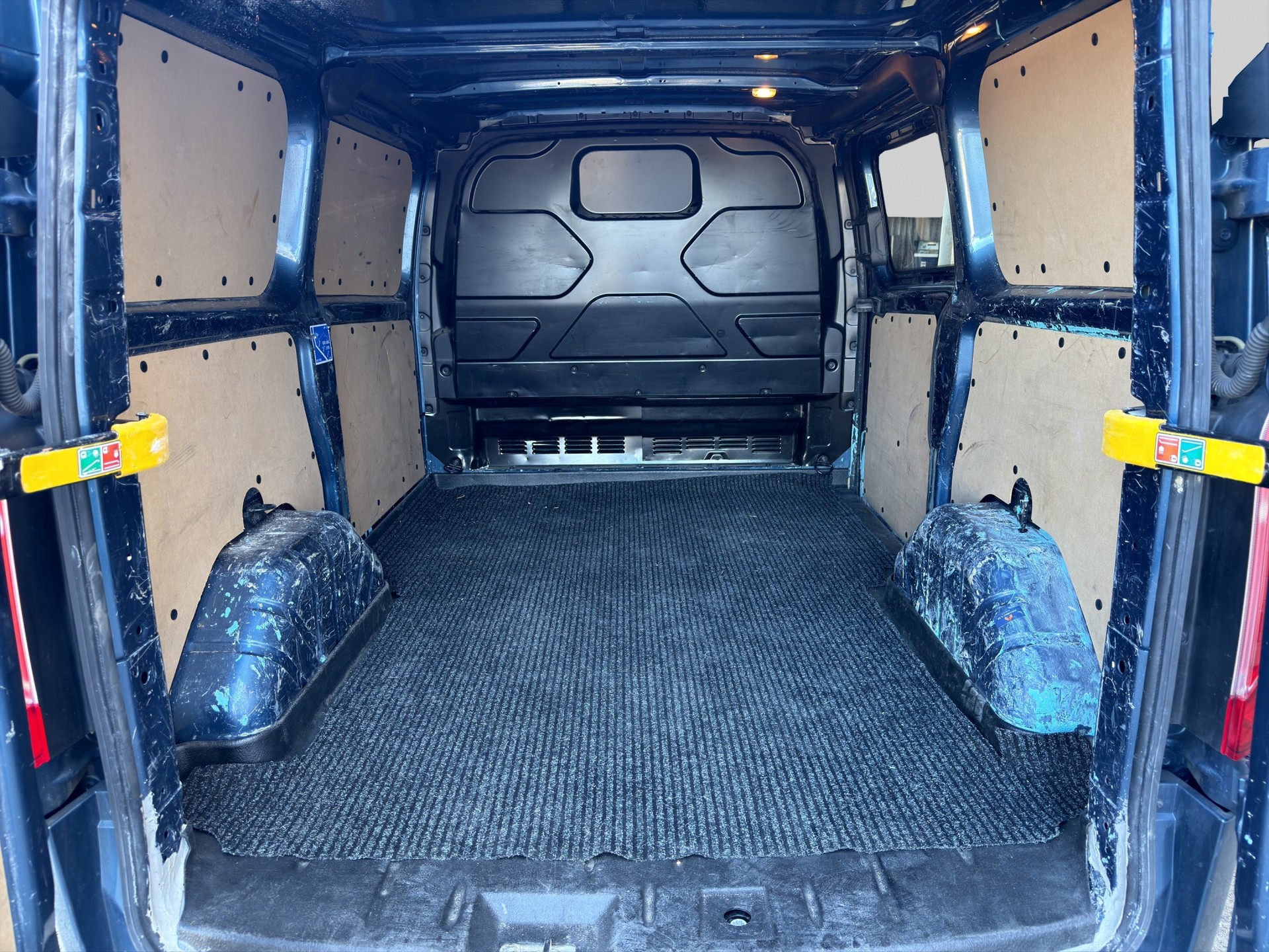 FORD Transit Custom Van 300 L1H1 Trend A-image-9