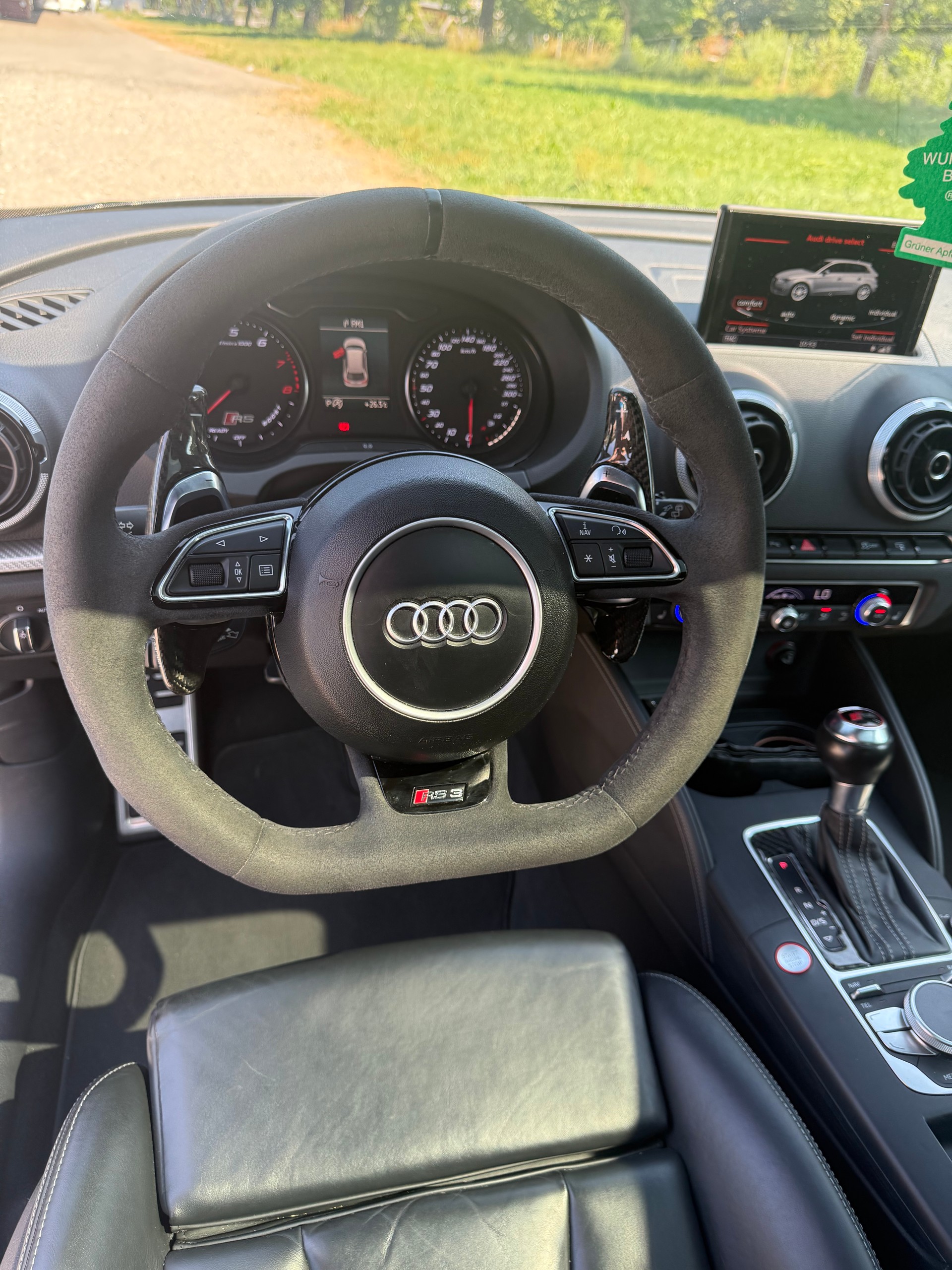 AUDI 2.5 T FSI quattro S-Tronic-image-5