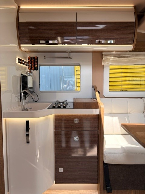 MOBILVETTA K-Yacht 86 Tekno Line-image-6