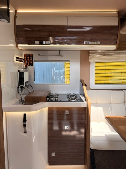 MOBILVETTA K-Yacht 86 Tekno Line-image-3