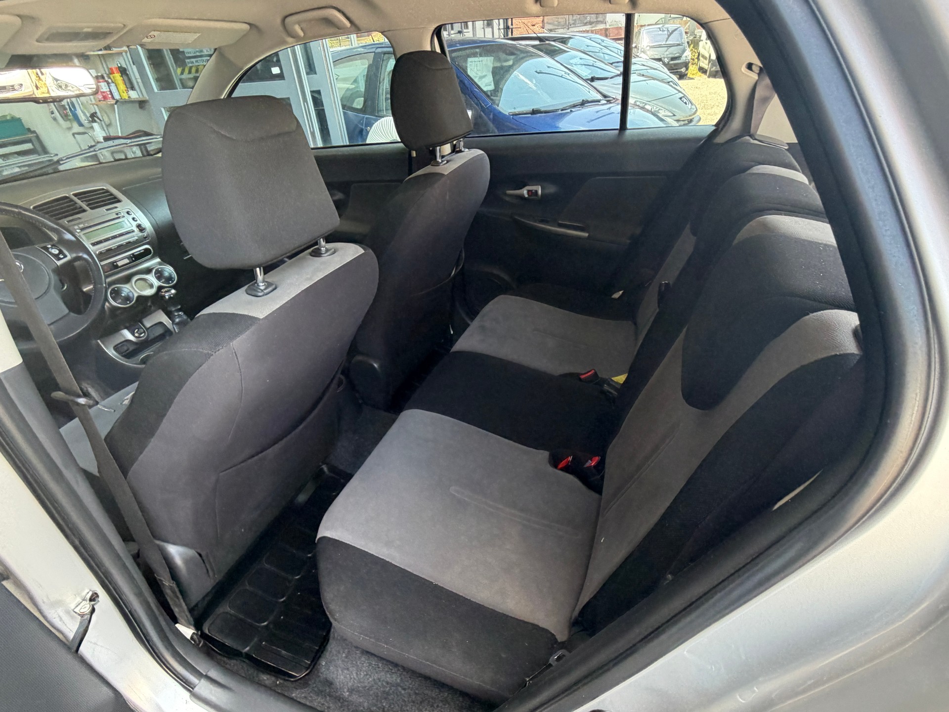 TOYOTA UrbanCruiser 1.4 D-4D Linea Sol 4WD-image-6