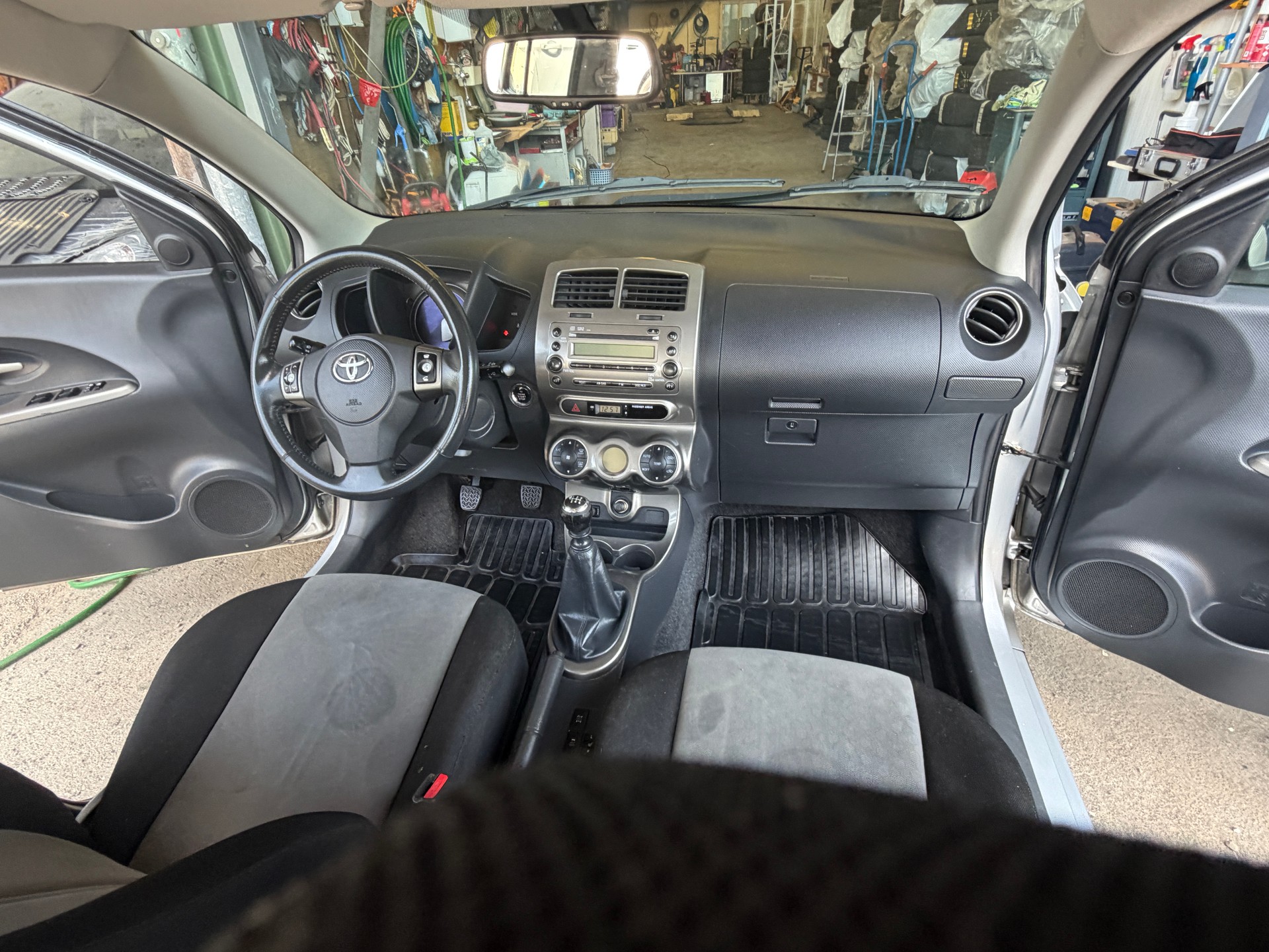 TOYOTA UrbanCruiser 1.4 D-4D Linea Sol 4WD-image-10