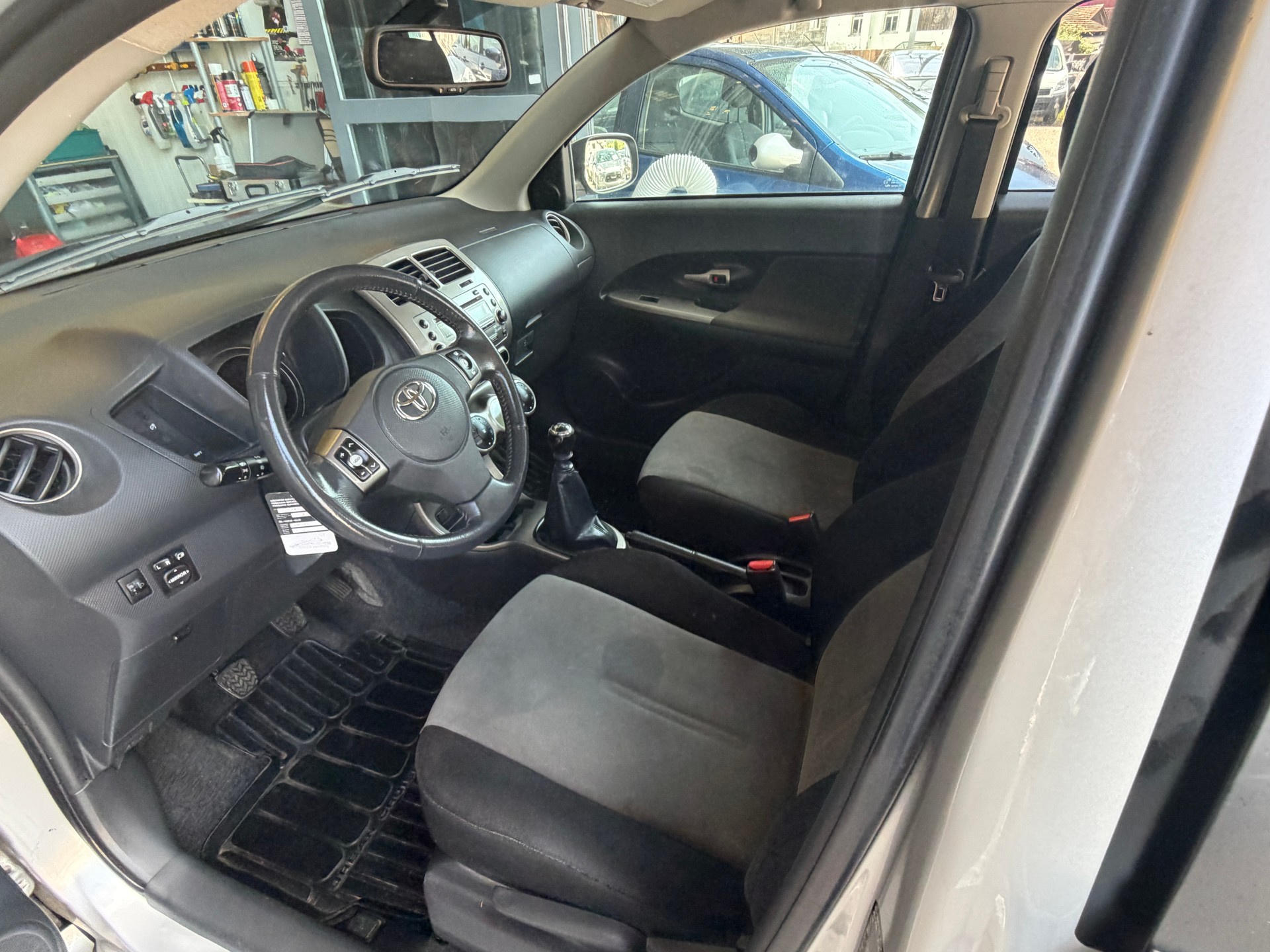 TOYOTA UrbanCruiser 1.4 D-4D Linea Sol 4WD-image-5