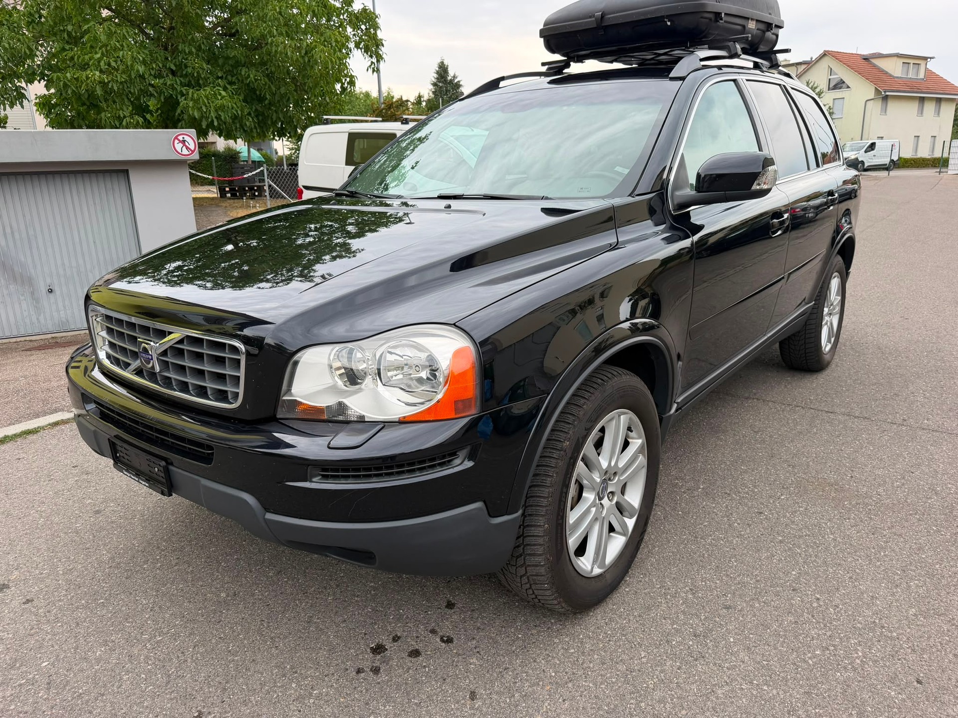VOLVO XC90 D5 AWD Kinetic-image-1