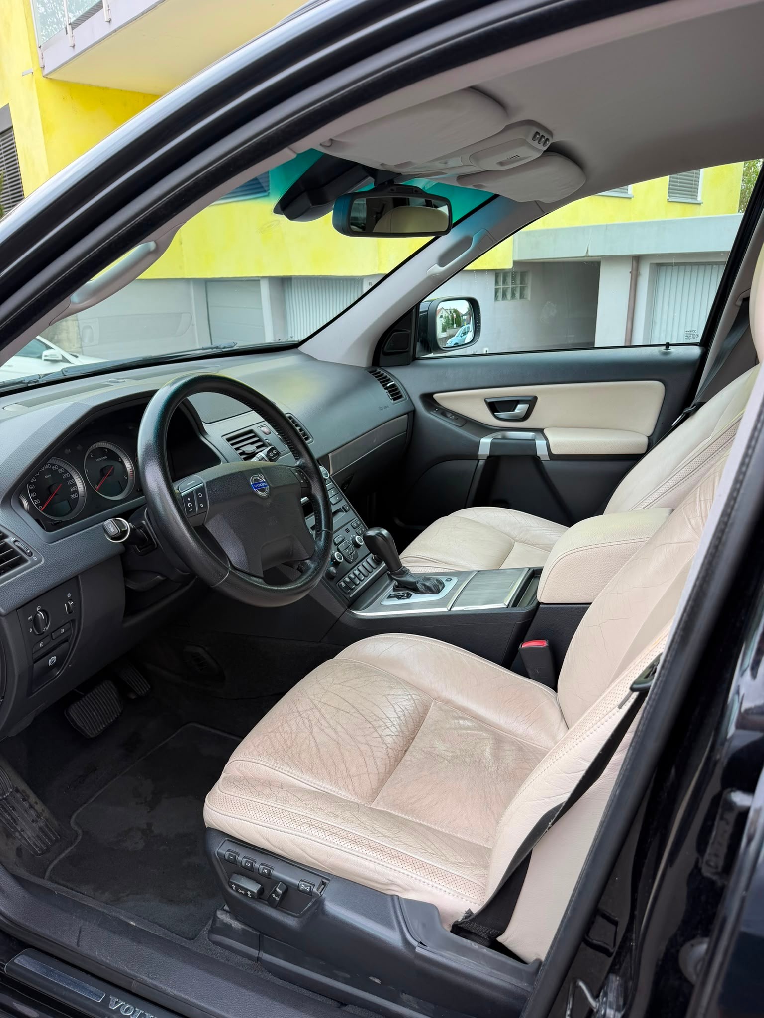 VOLVO XC90 D5 AWD Kinetic-image-6