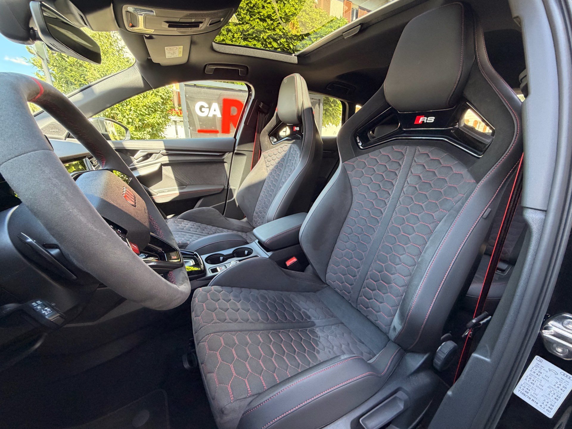 AUDI RS3 SPORTBACK 2.5 400PS TFSI QUATTRO *** VOLLAUSSTATTUNG MIT SCHALENSITZEN ***-image-8