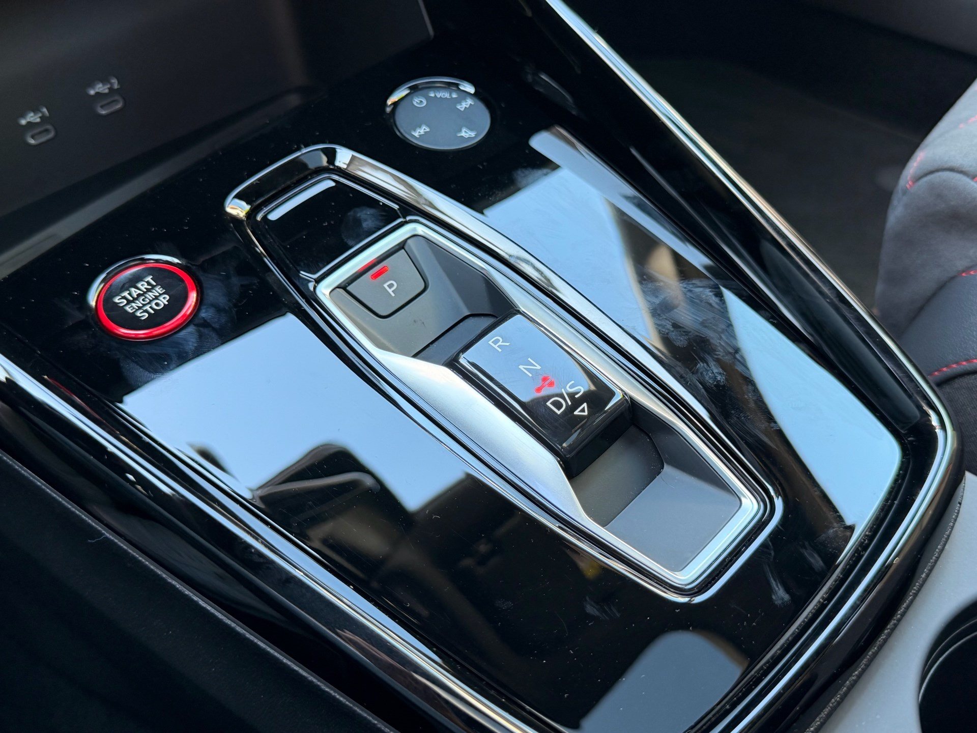 AUDI RS3 SPORTBACK 2.5 400PS TFSI QUATTRO *** VOLLAUSSTATTUNG MIT SCHALENSITZEN ***-image-23