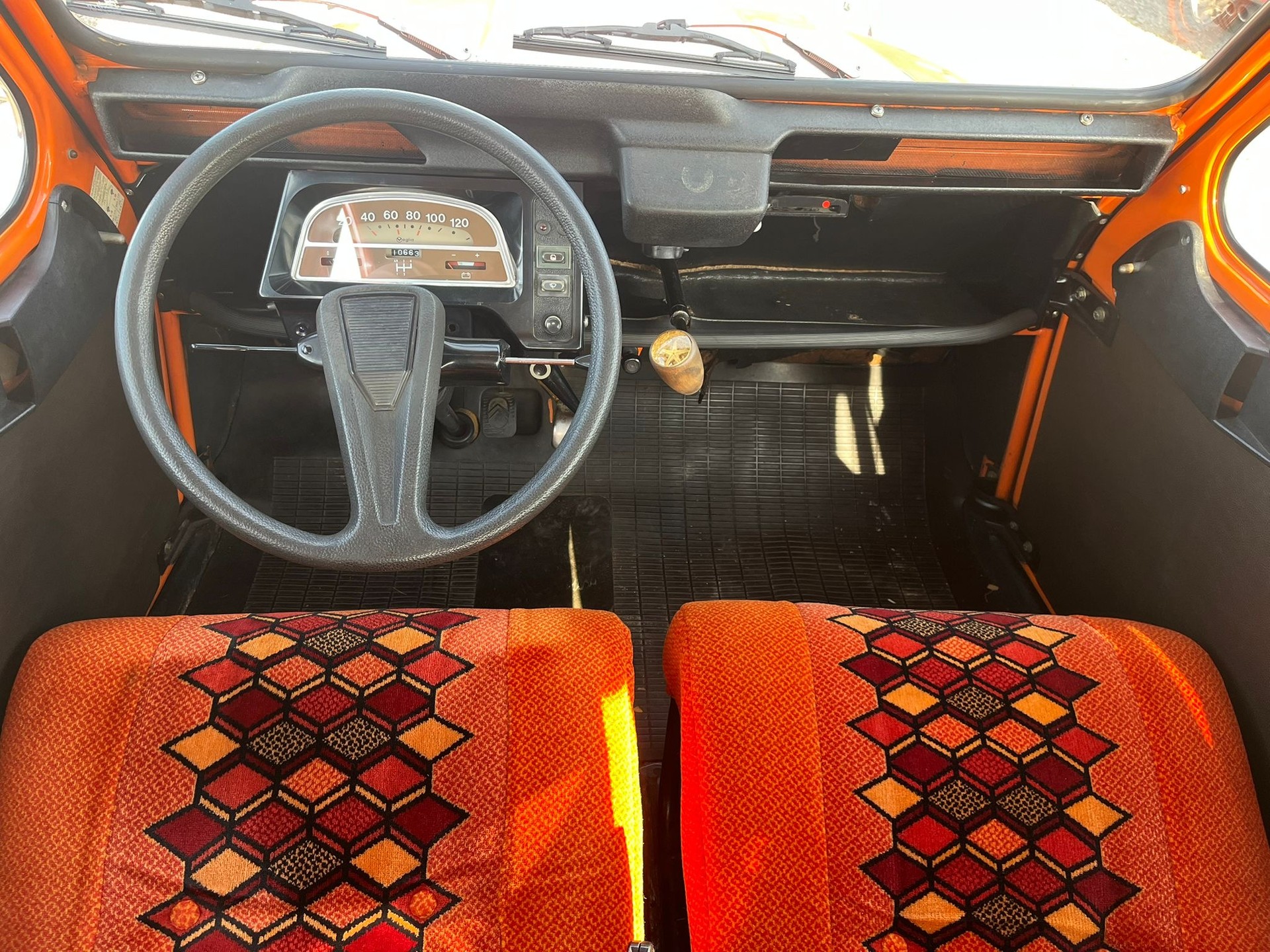 CITROEN 2CV6 Spécial (Club)-image-3