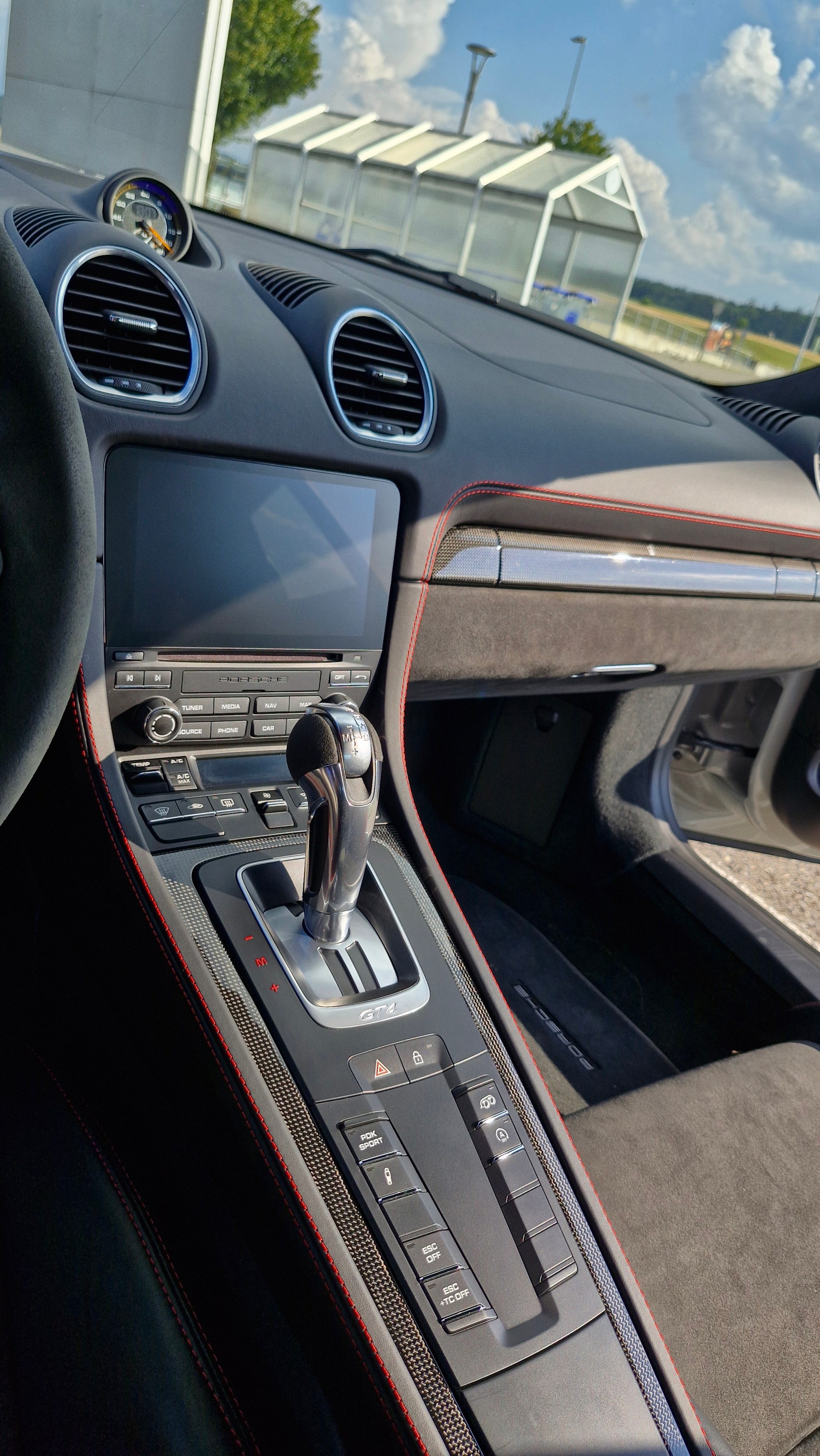 PORSCHE 4.0 GT4 PDK-image-17