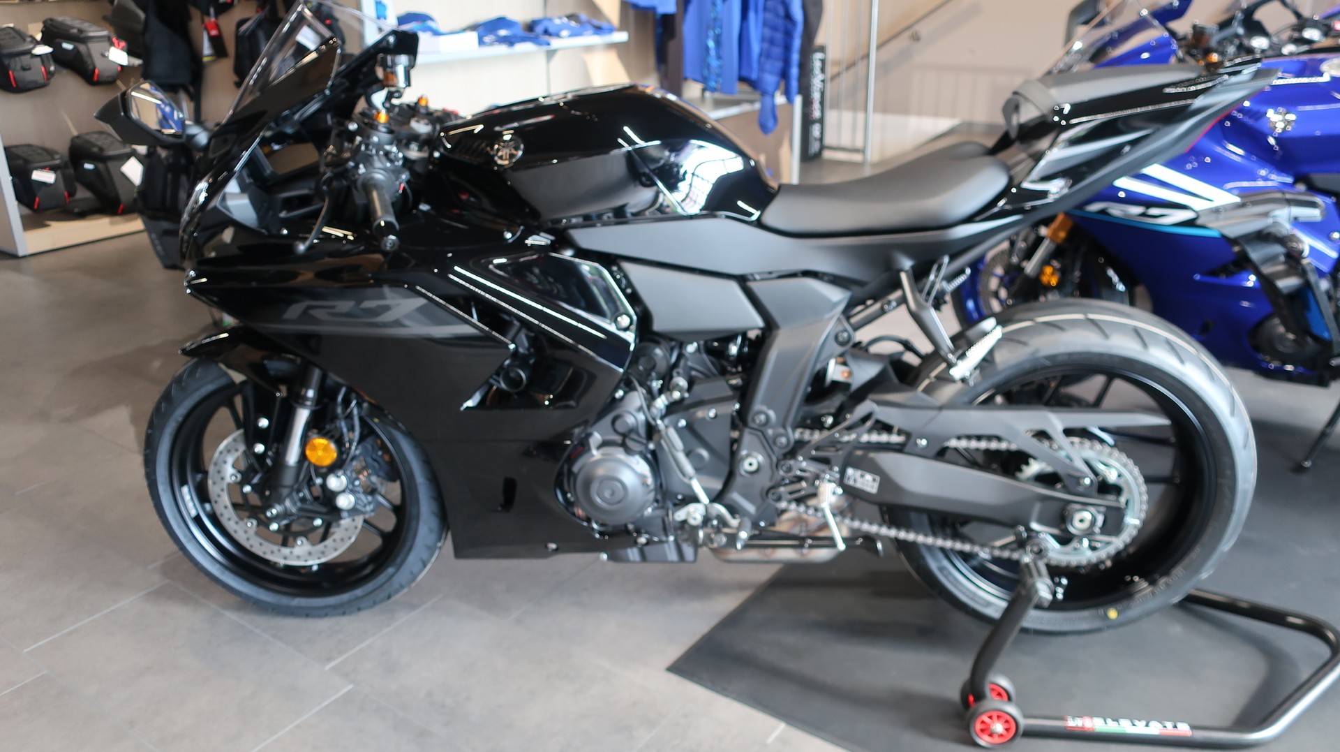 YAMAHA 35KW-showroom-element-2