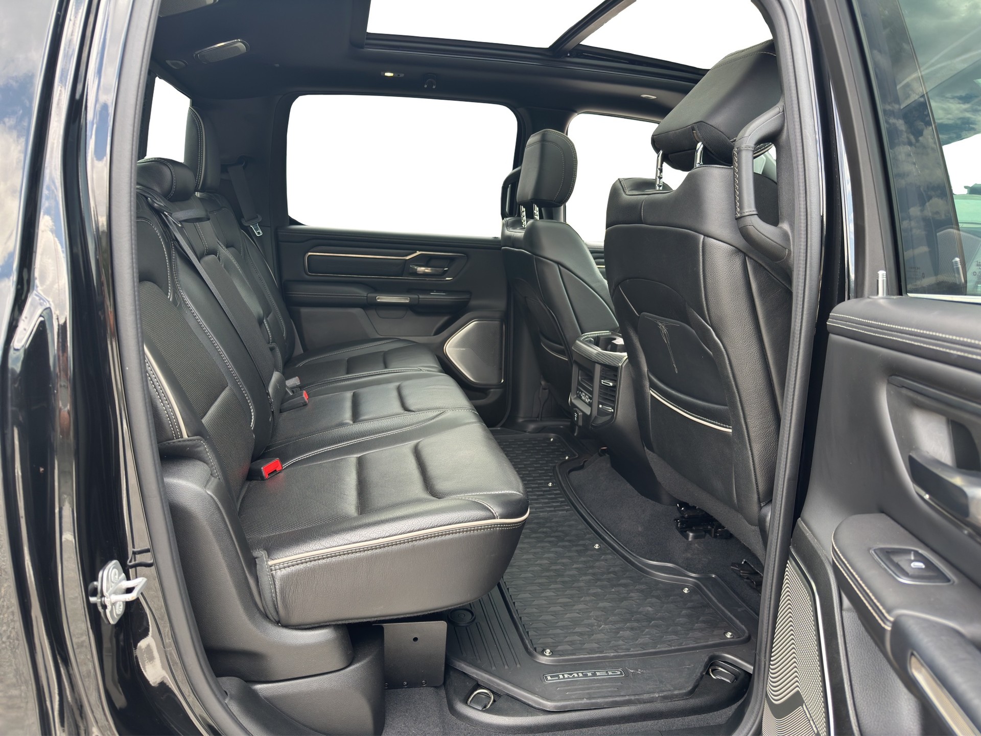 DODGE RAM 1500 Limited 5.7 V8 Hemi-image-9