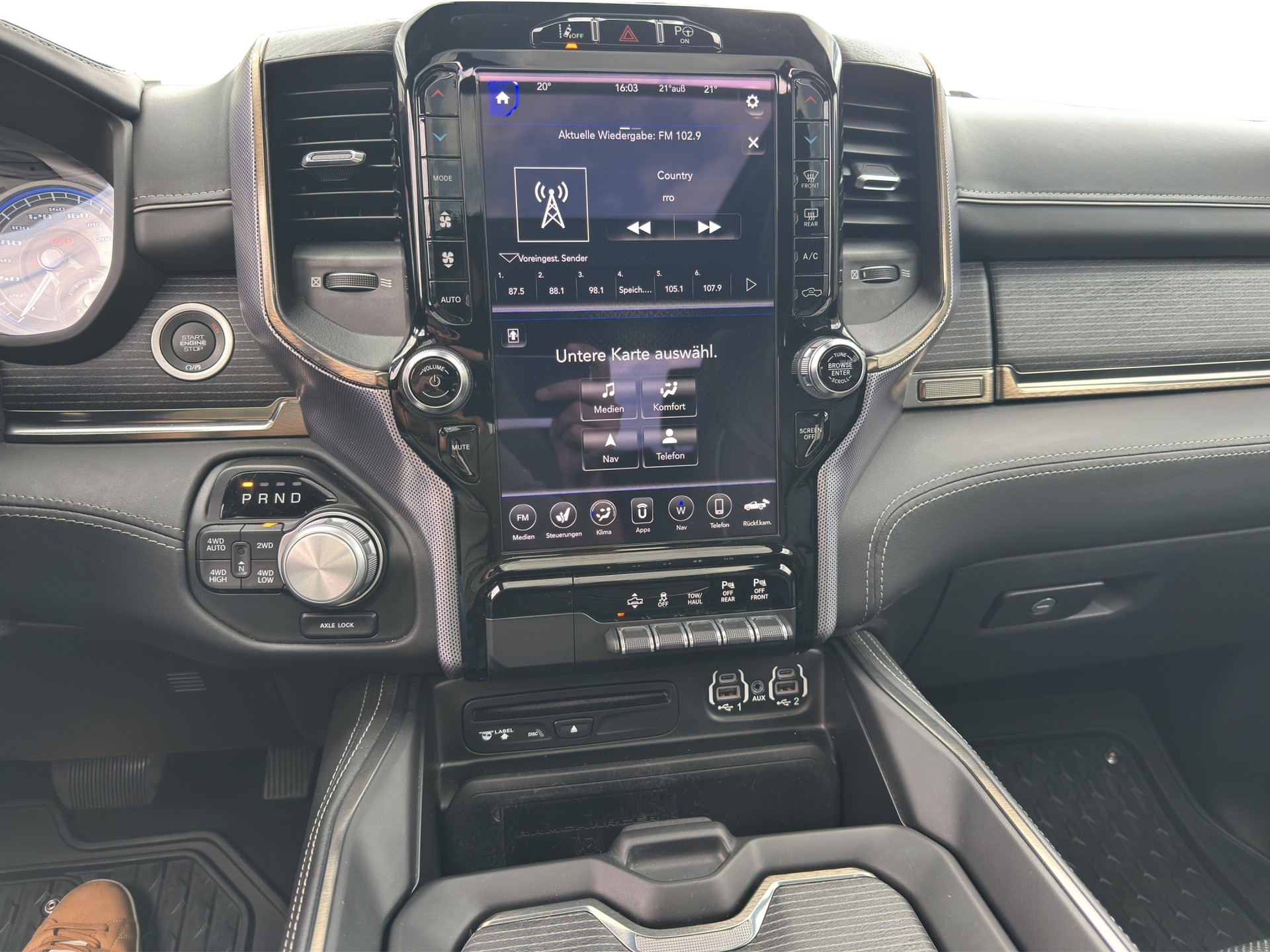 DODGE RAM 1500 Limited 5.7 V8 Hemi-image-24