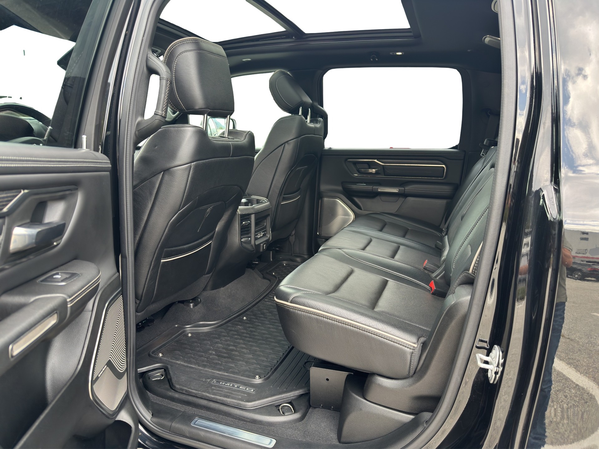 DODGE RAM 1500 Limited 5.7 V8 Hemi-image-16