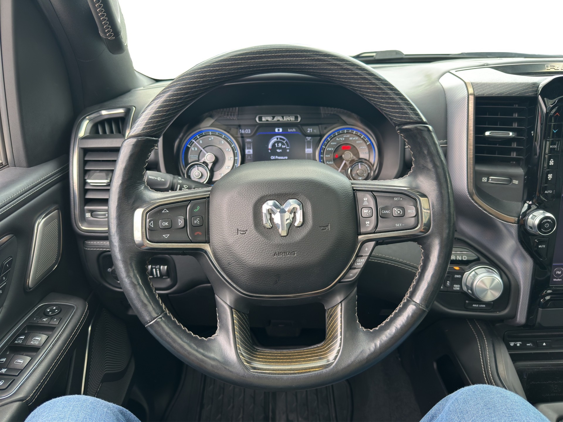 DODGE RAM 1500 Limited 5.7 V8 Hemi-image-22