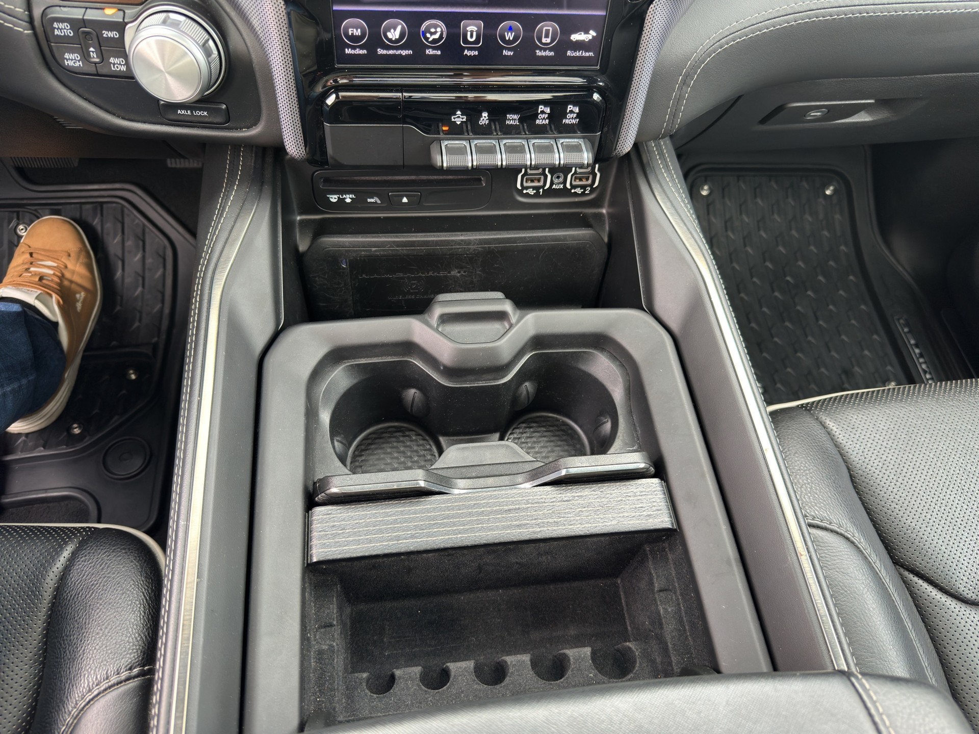 DODGE RAM 1500 Limited 5.7 V8 Hemi-image-25