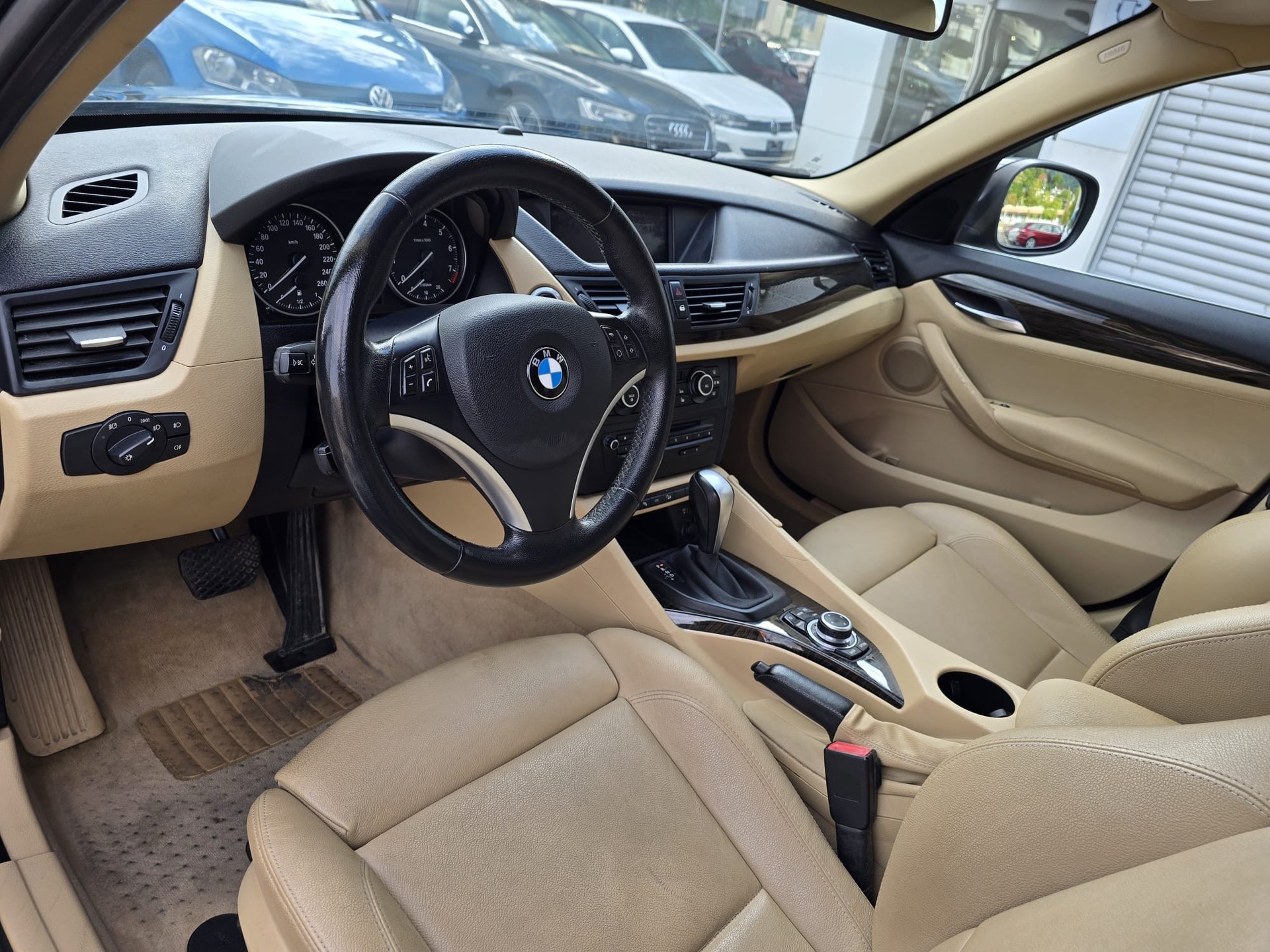 BMW X1 xDrive 28i Steptronic-image-11