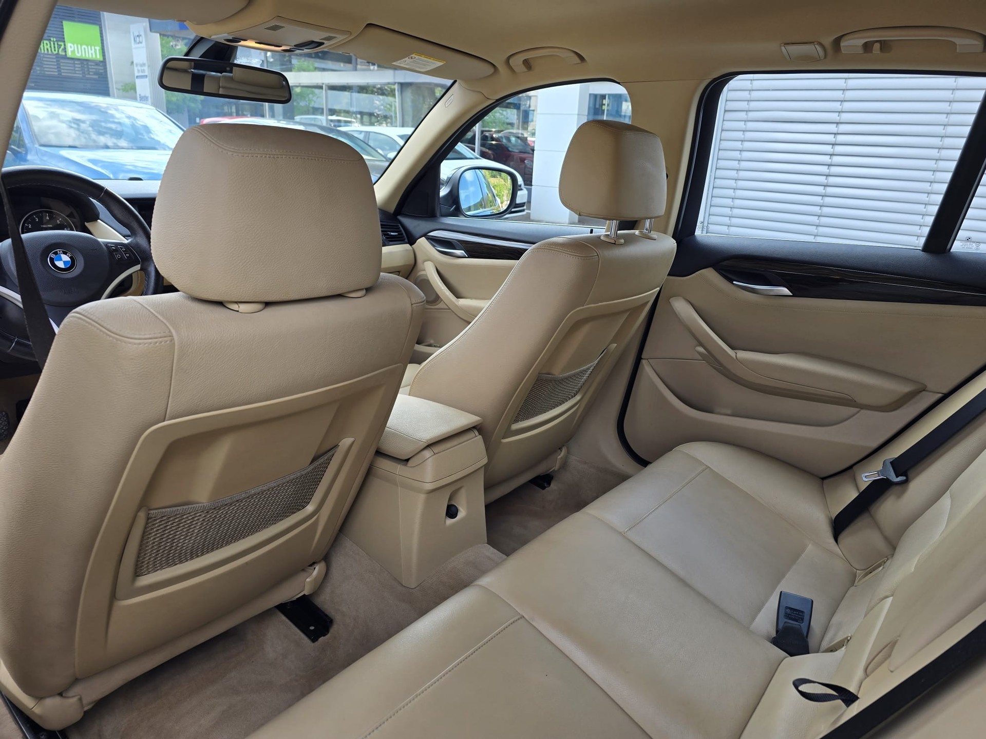 BMW X1 xDrive 28i Steptronic-image-16