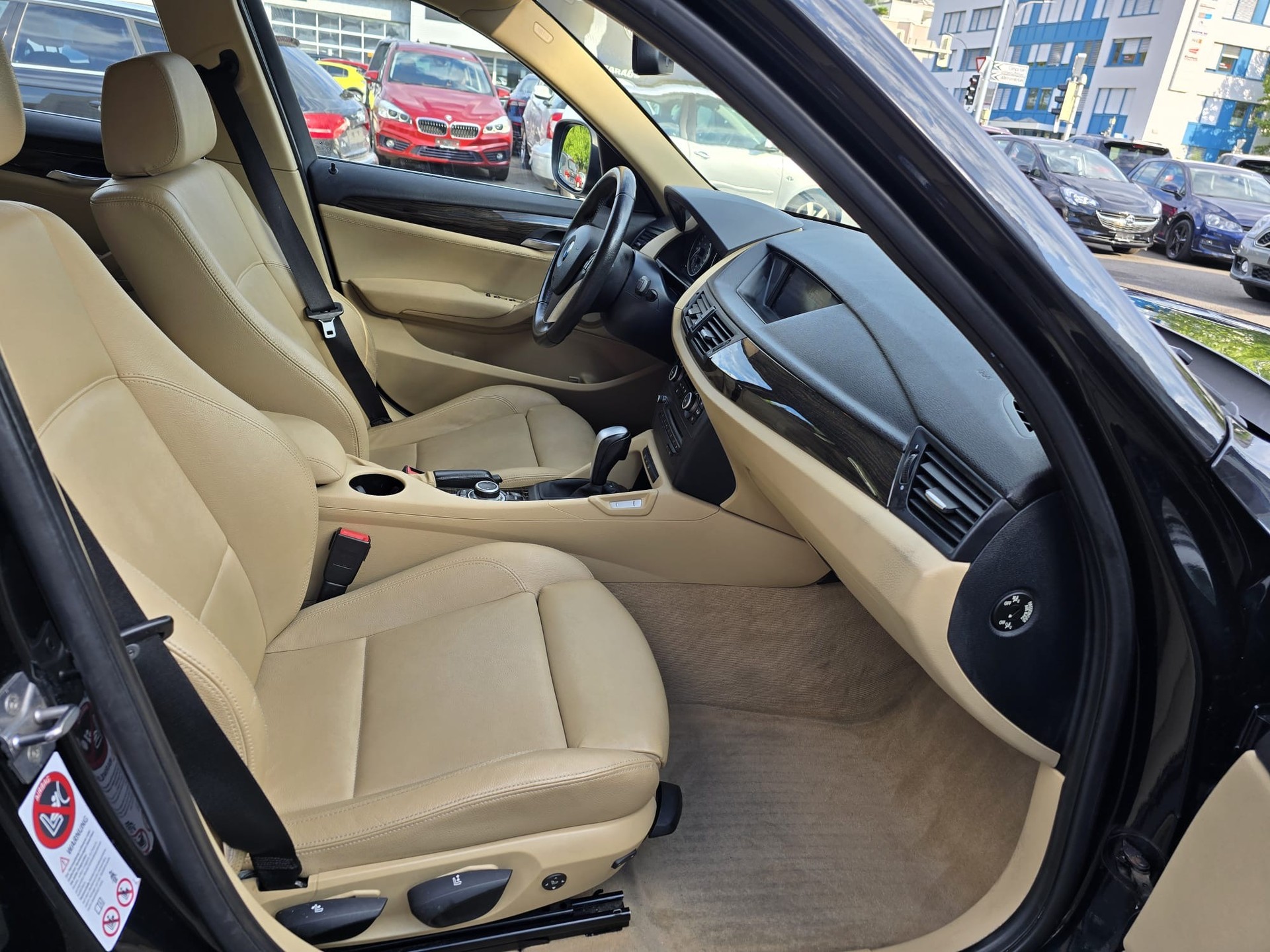 BMW X1 xDrive 28i Steptronic-image-14