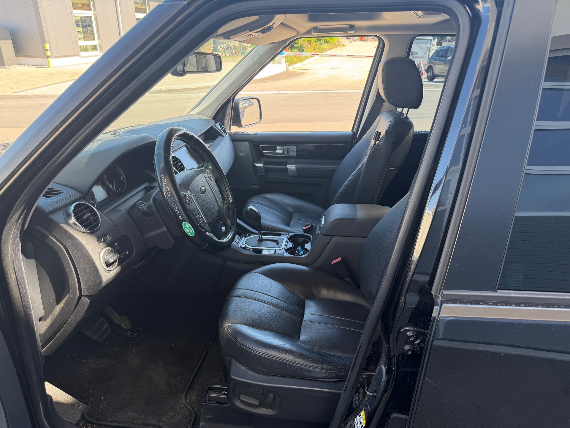 LAND ROVER Discovery 3.0 TDV6 HSE Automatic-image-13