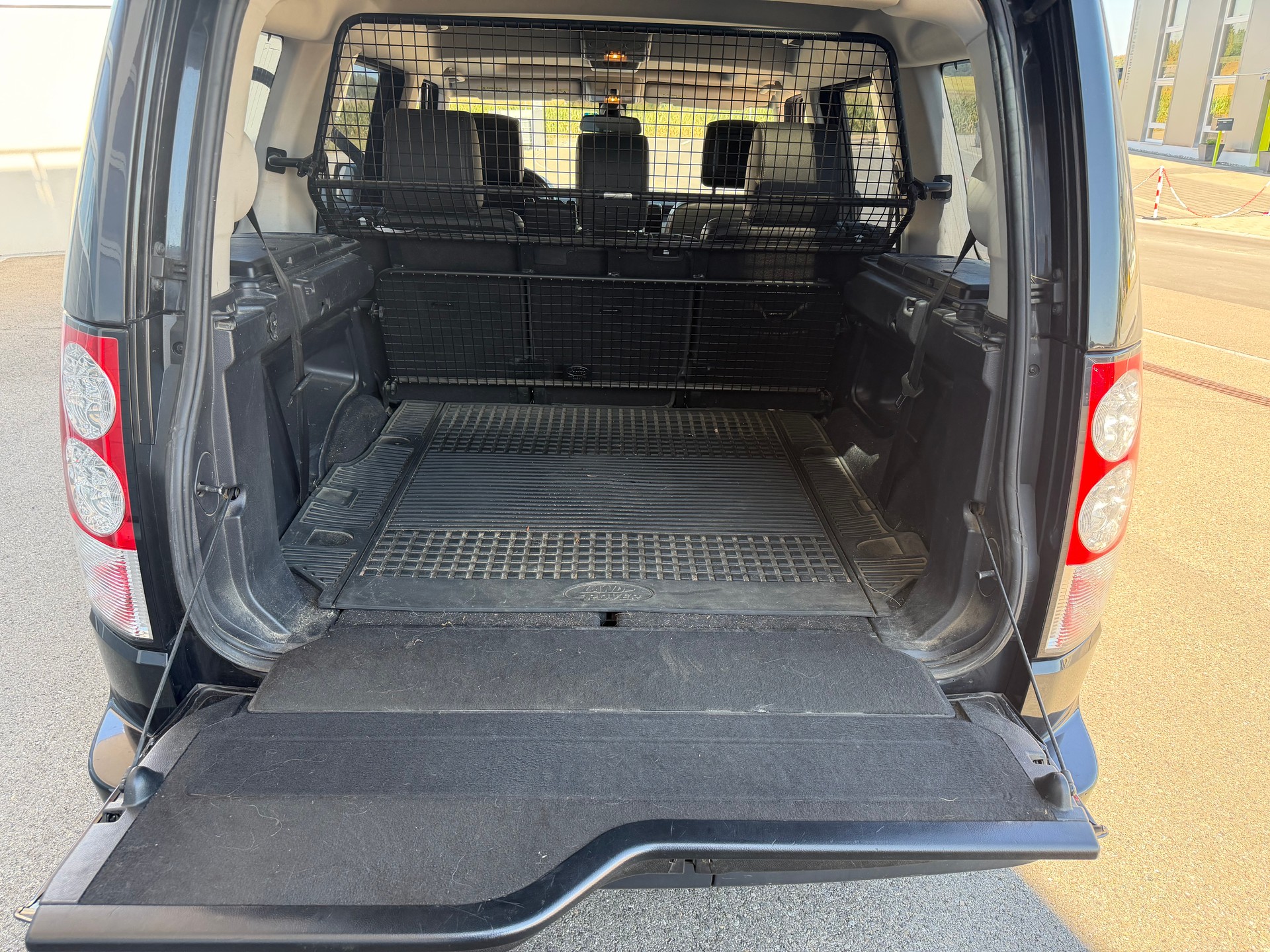 LAND ROVER Discovery 3.0 TDV6 HSE Automatic-image-10