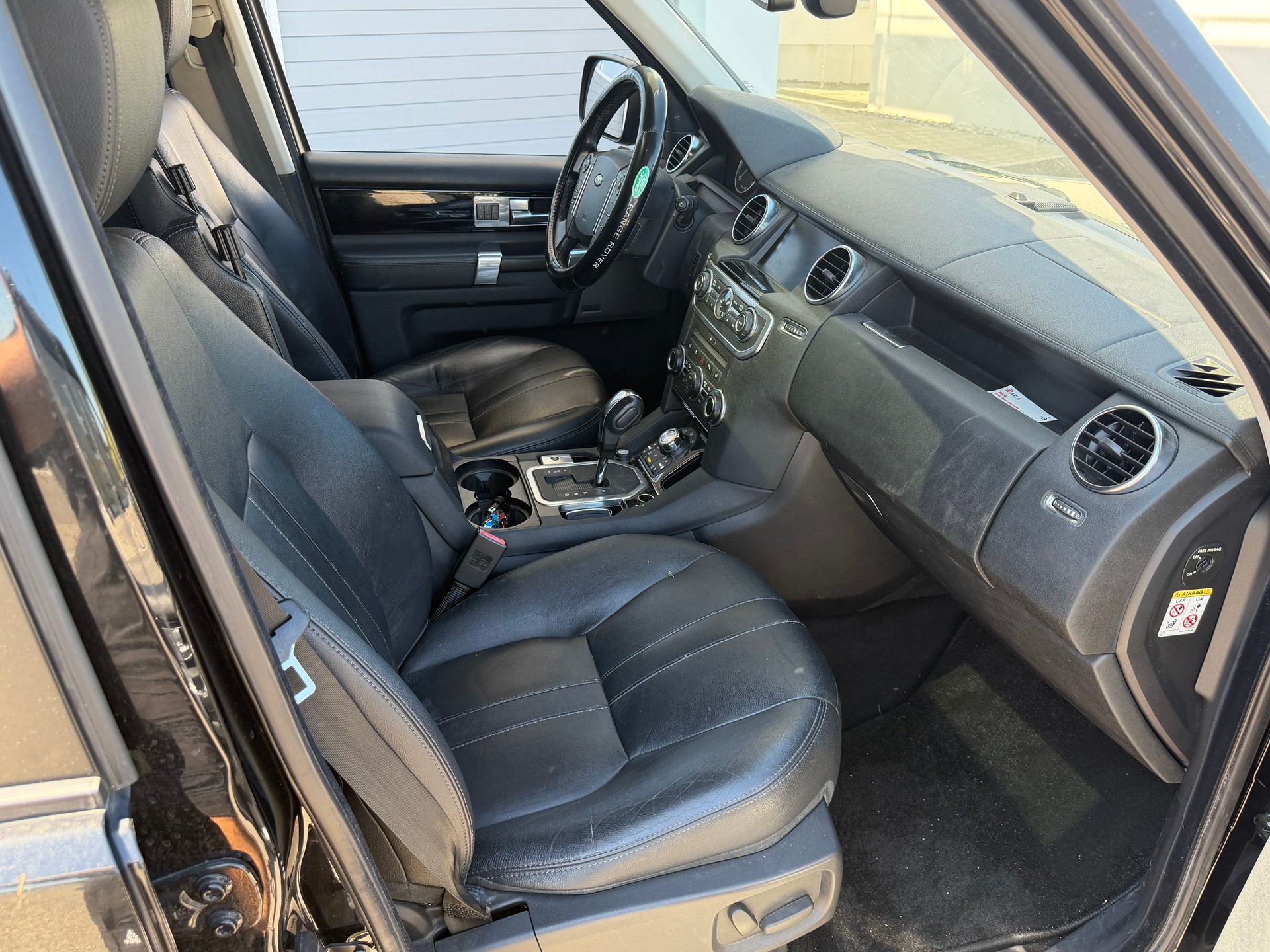 LAND ROVER Discovery 3.0 TDV6 HSE Automatic-image-6