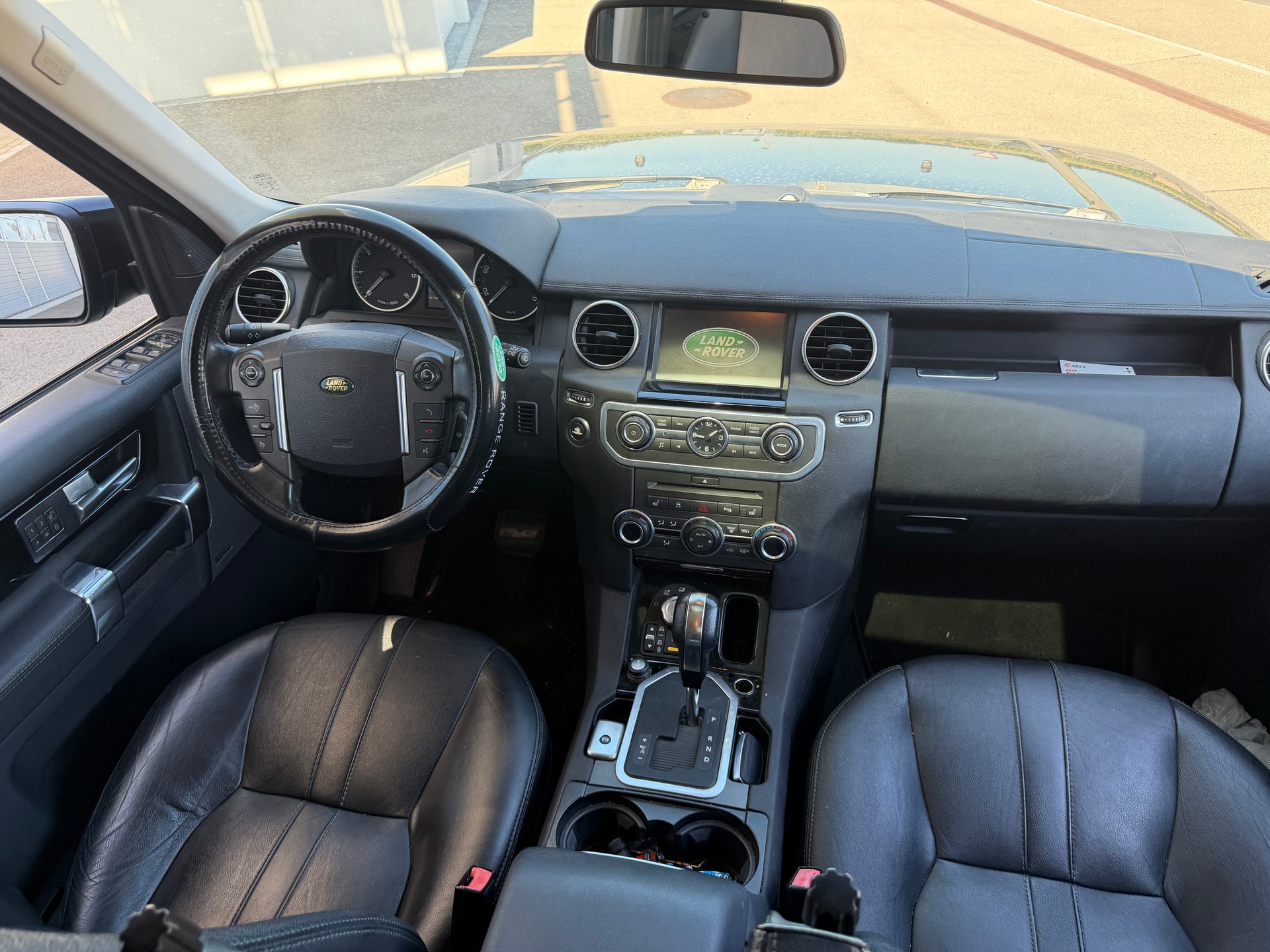 LAND ROVER Discovery 3.0 TDV6 HSE Automatic-image-8