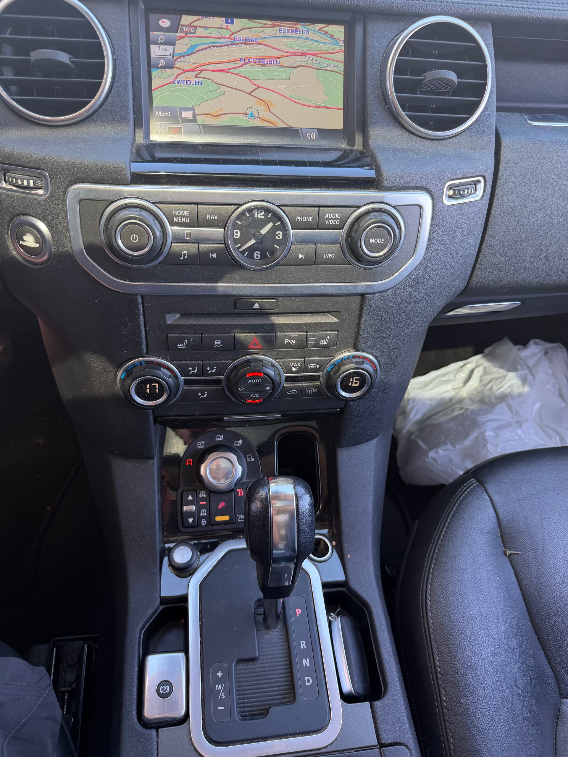 LAND ROVER Discovery 3.0 TDV6 HSE Automatic-image-14