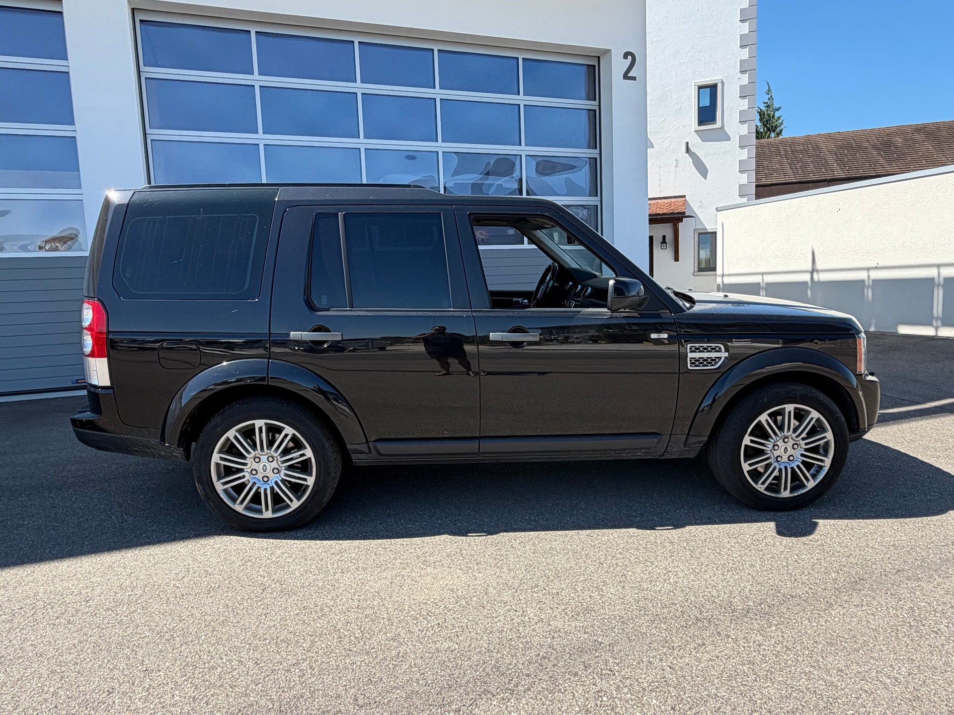 LAND ROVER Discovery 3.0 TDV6 HSE Automatic-image-4