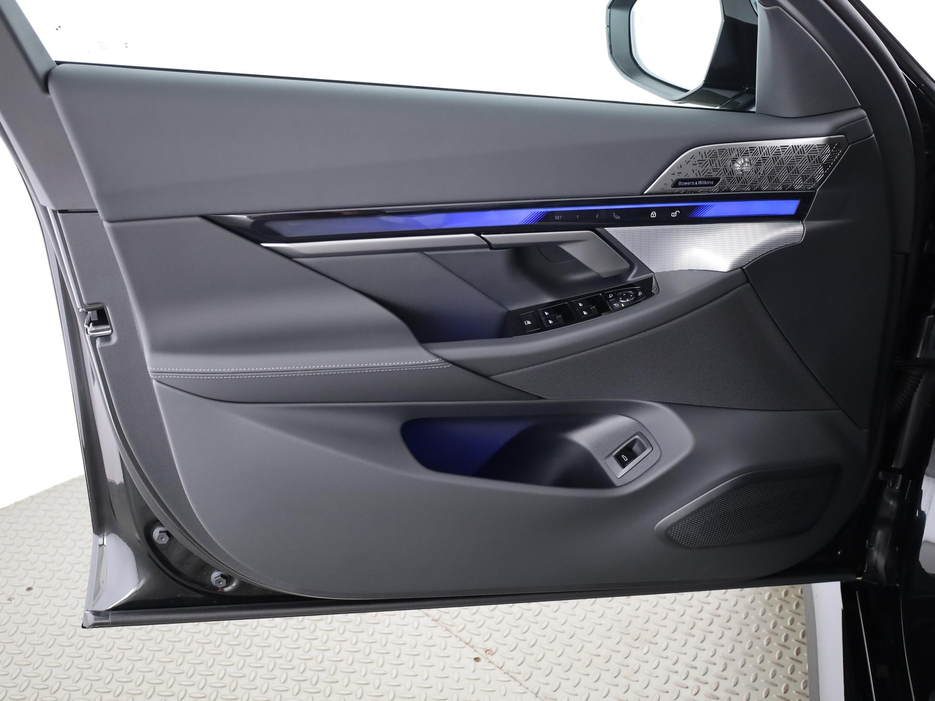 BMW M5 xDrive Touring-image-11