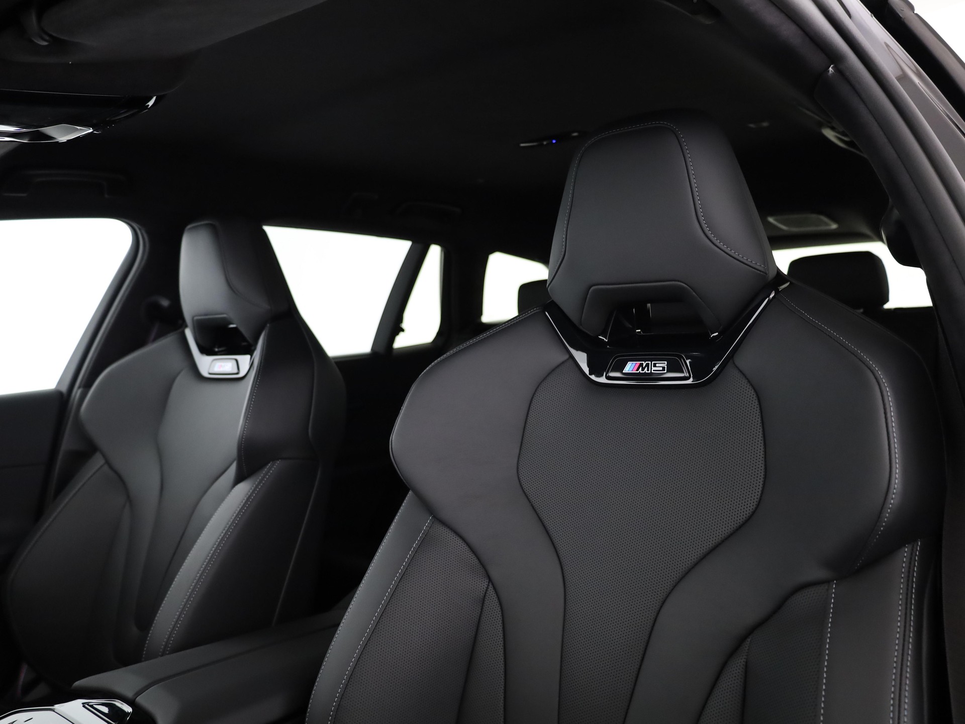 BMW M5 xDrive Touring-image-12