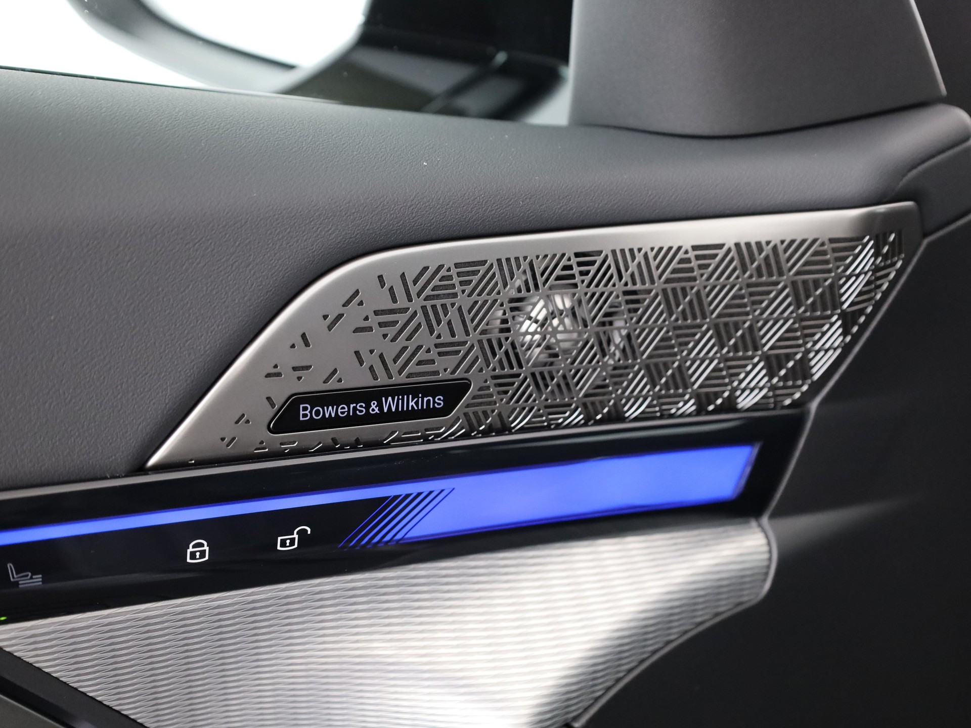 BMW M5 xDrive Touring-image-14