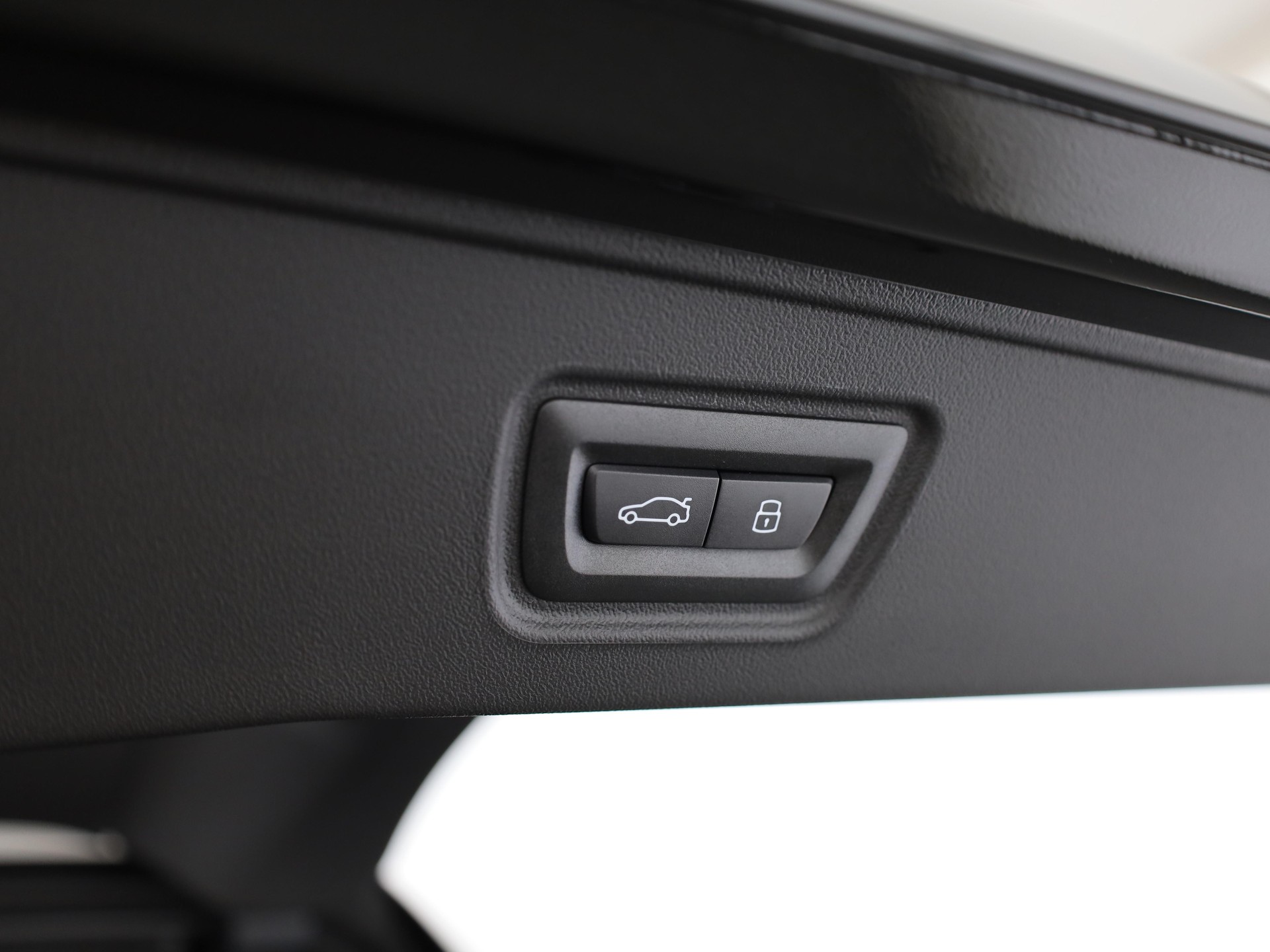 BMW M5 xDrive Touring-image-10