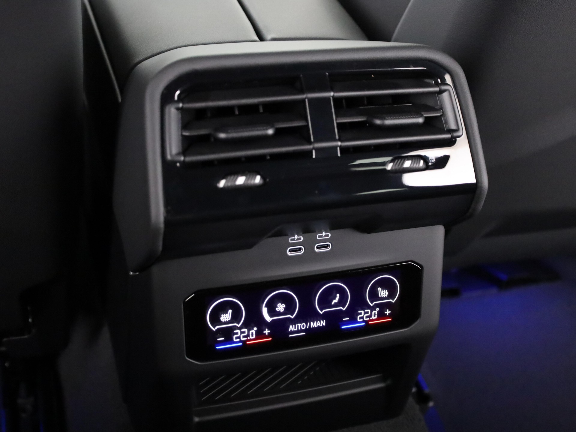 BMW M5 xDrive Touring-image-23