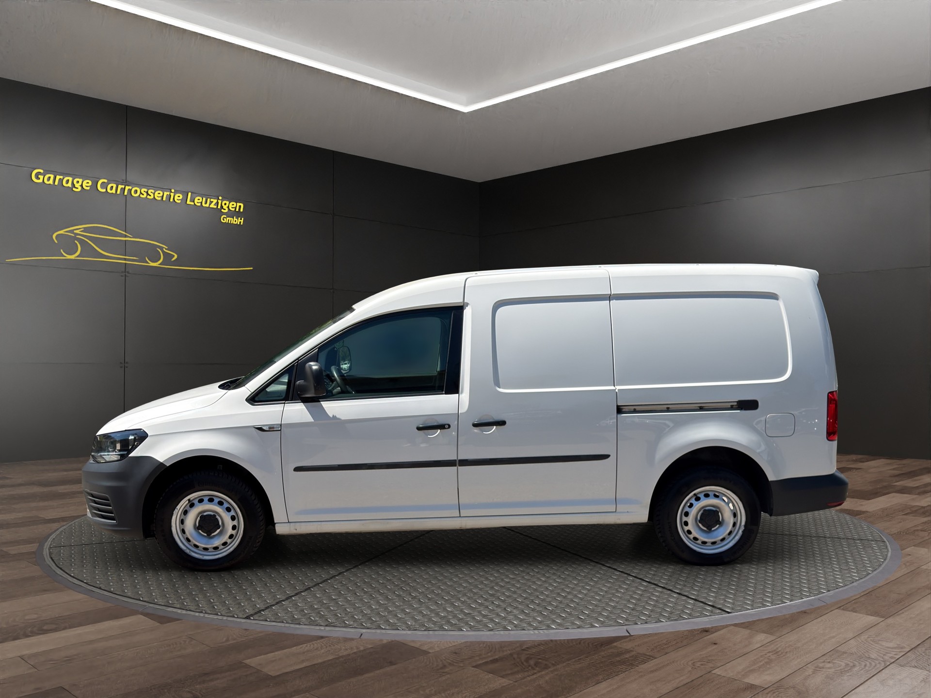 VW Caddy Maxi 2.0TDI BlueMotion Technology-image-7