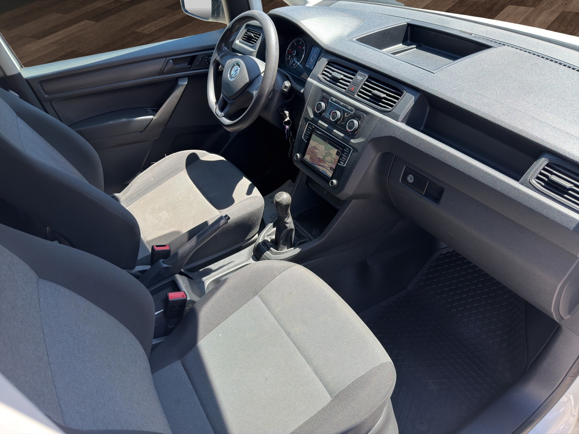 VW Caddy Maxi 2.0TDI BlueMotion Technology-image-14