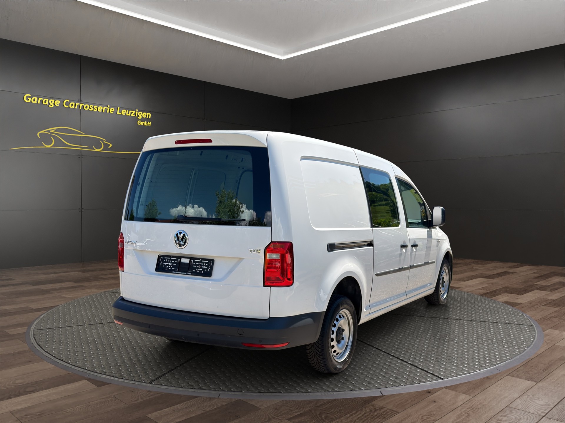 VW Caddy Maxi 2.0TDI BlueMotion Technology-image-3