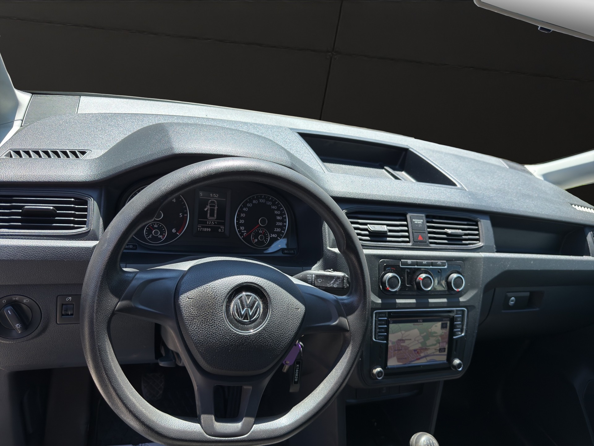 VW Caddy Maxi 2.0TDI BlueMotion Technology-image-10
