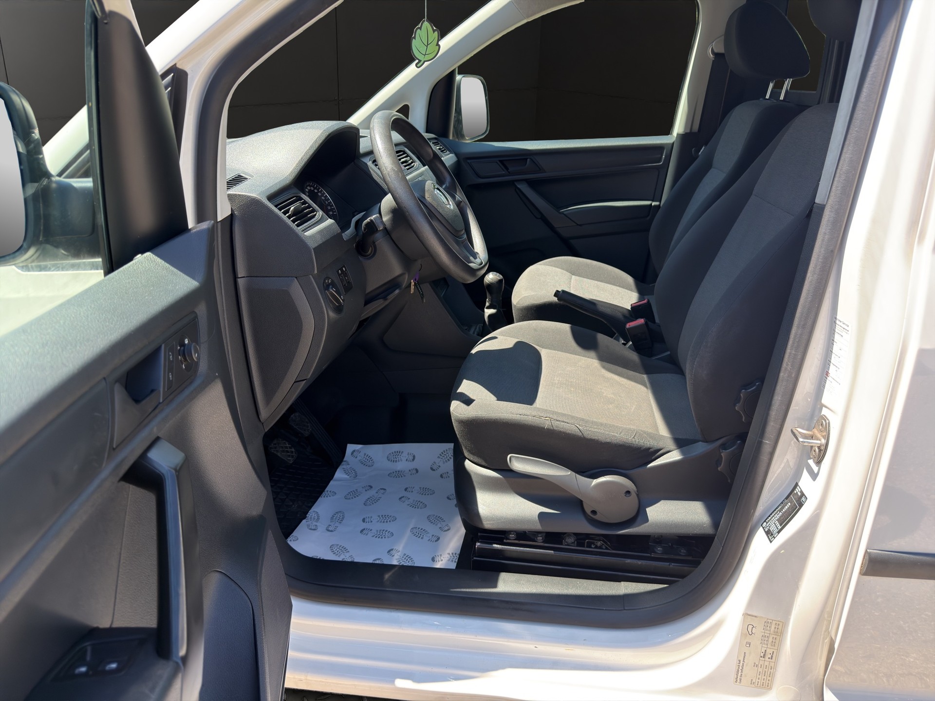 VW Caddy Maxi 2.0TDI BlueMotion Technology-image-8