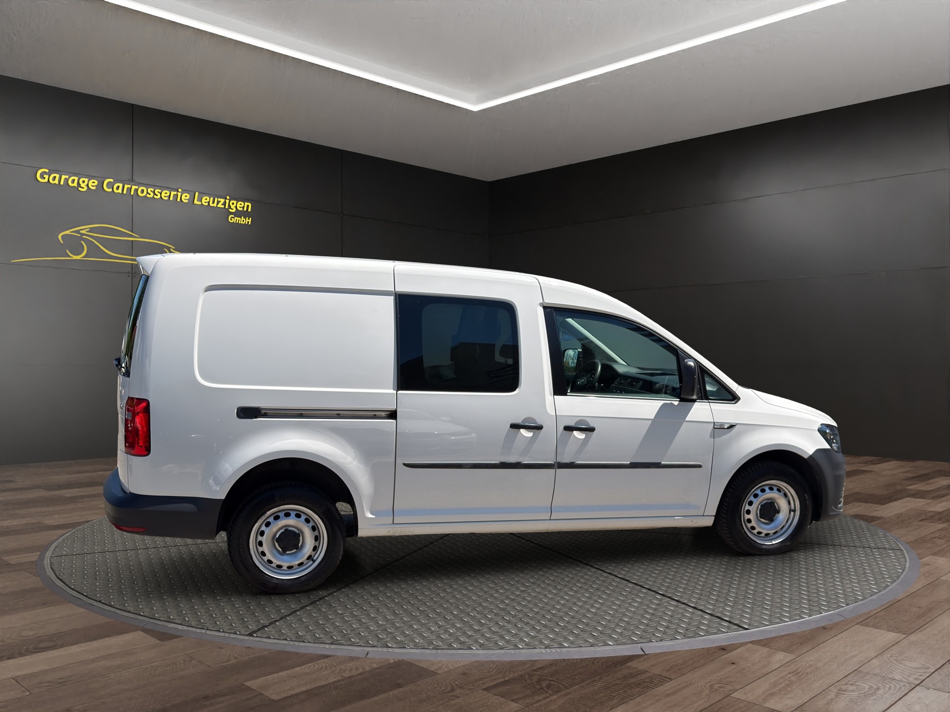 VW Caddy Maxi 2.0TDI BlueMotion Technology-image-6
