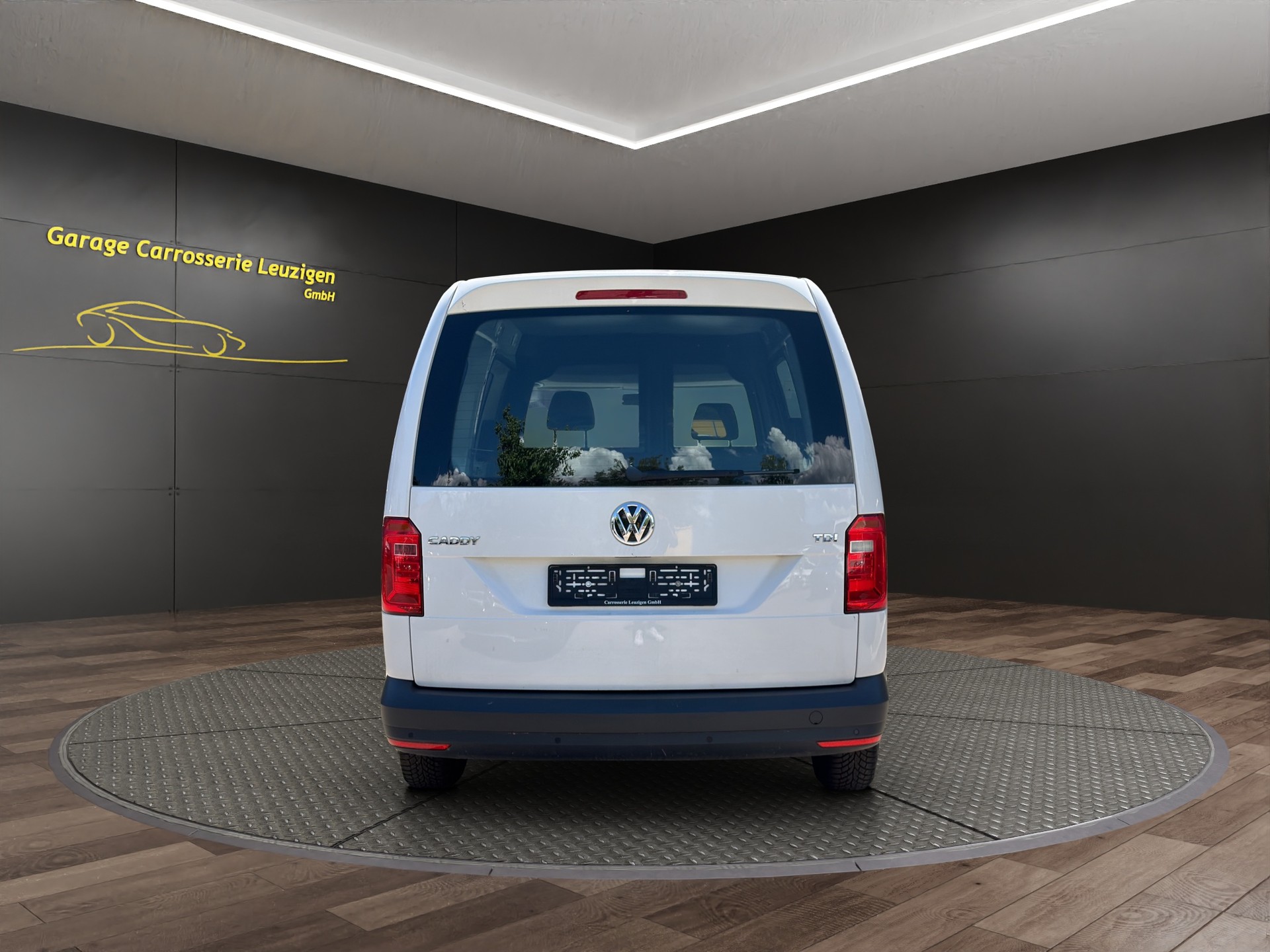 VW Caddy Maxi 2.0TDI BlueMotion Technology-image-5