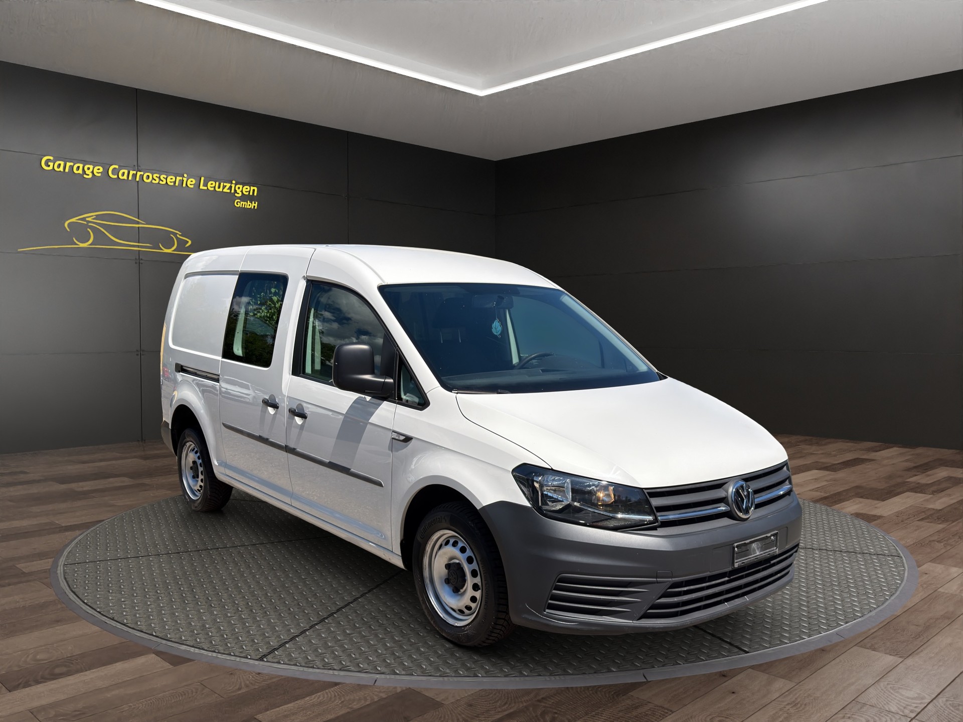 VW Caddy Maxi 2.0TDI BlueMotion Technology-image-0